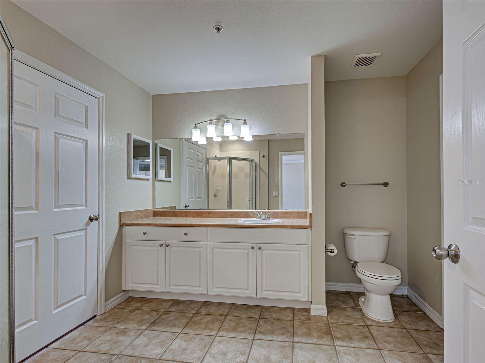 Image 26 of 49 For 5501 Rosehill Road 202