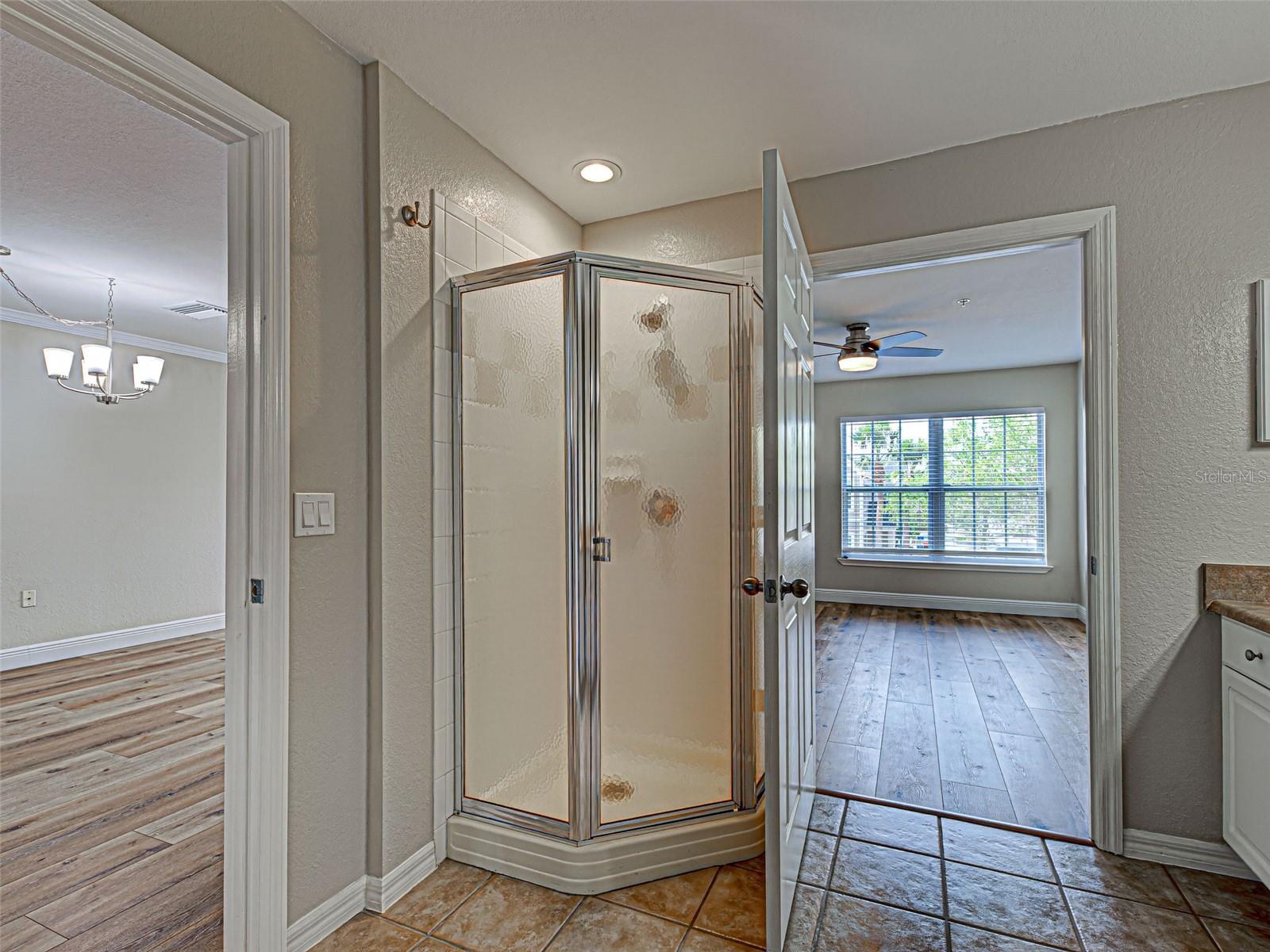 Image 27 of 49 For 5501 Rosehill Road 202