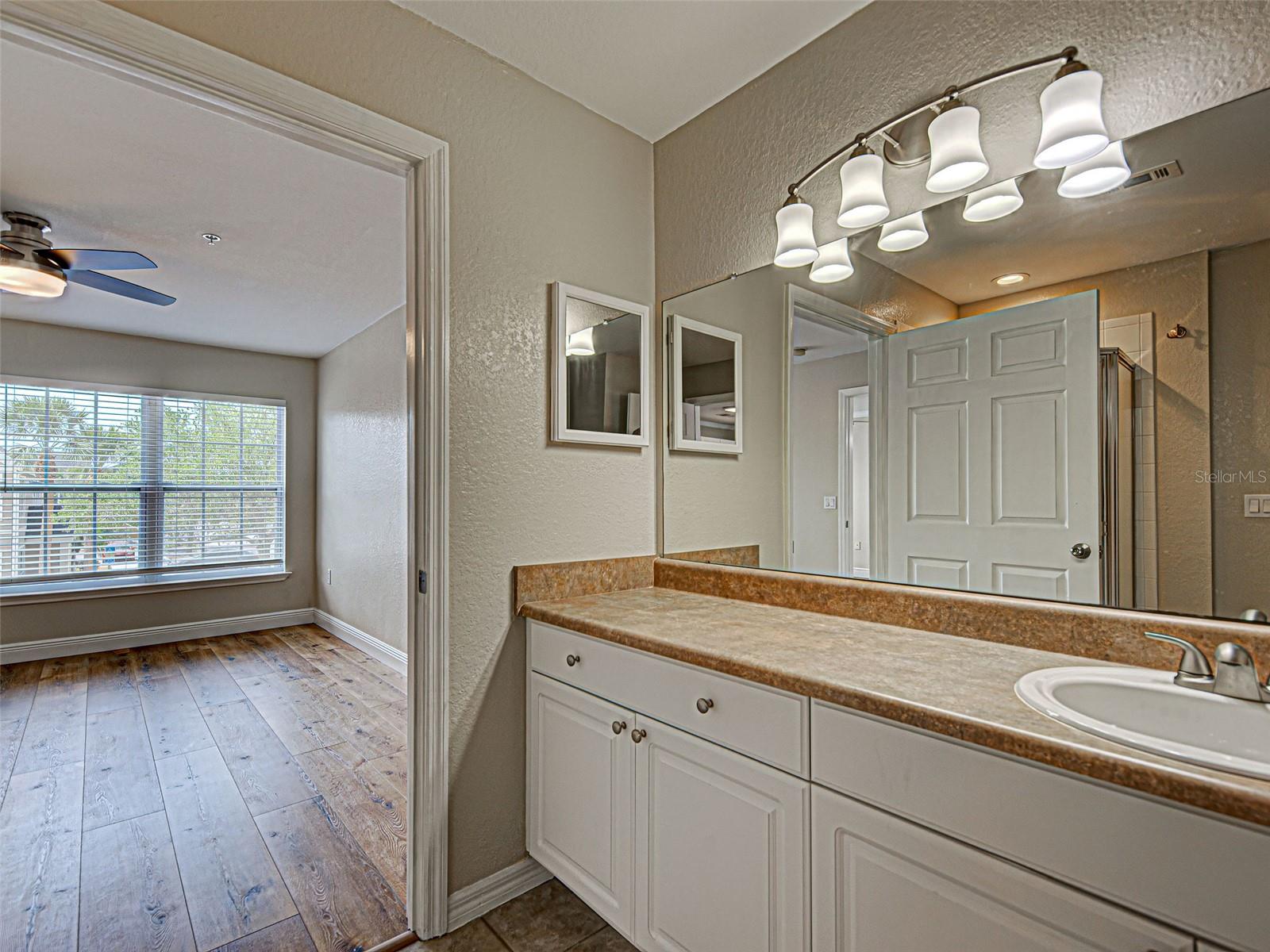 Image 28 of 49 For 5501 Rosehill Road 202