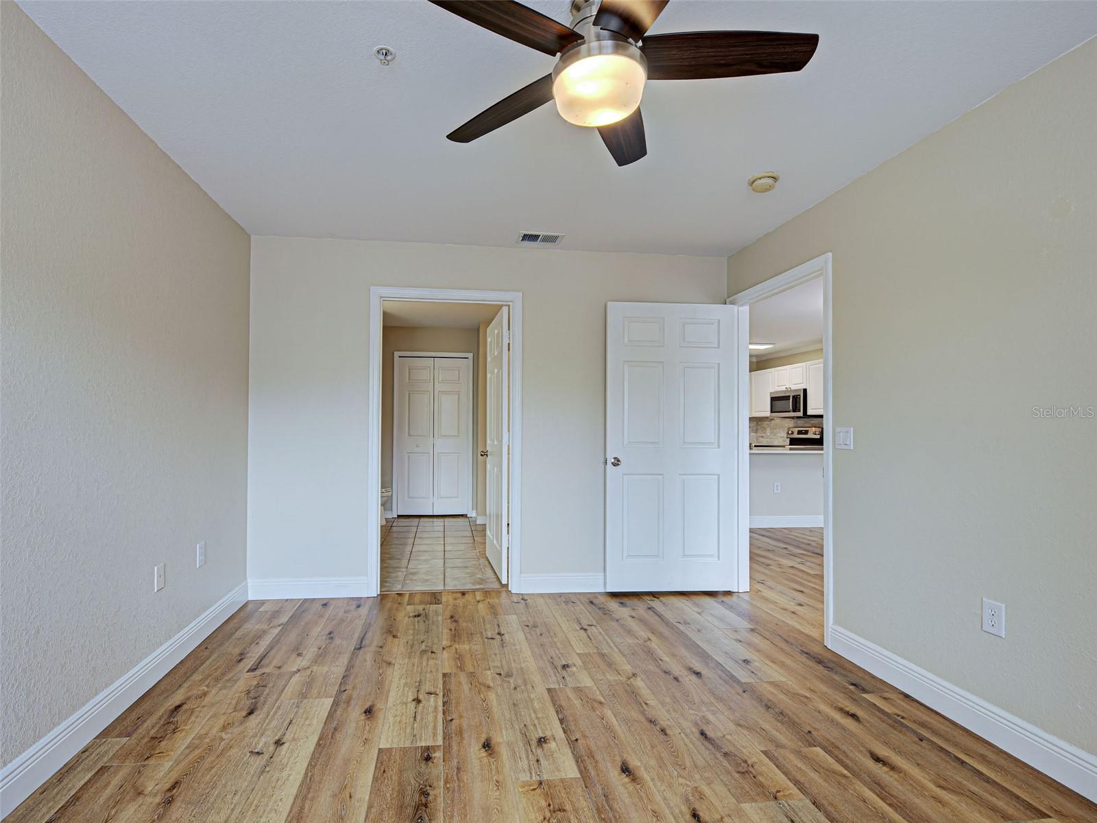 Image 32 of 49 For 5501 Rosehill Road 202