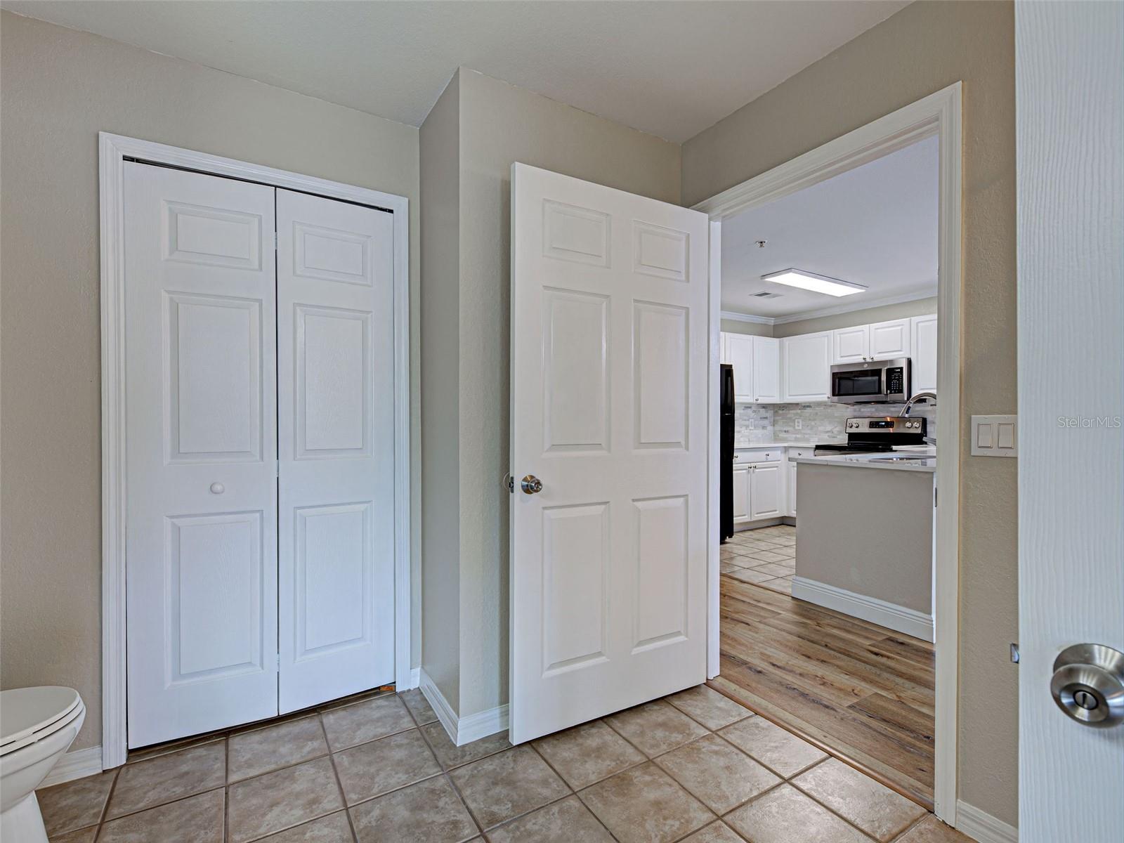 Image 33 of 49 For 5501 Rosehill Road 202