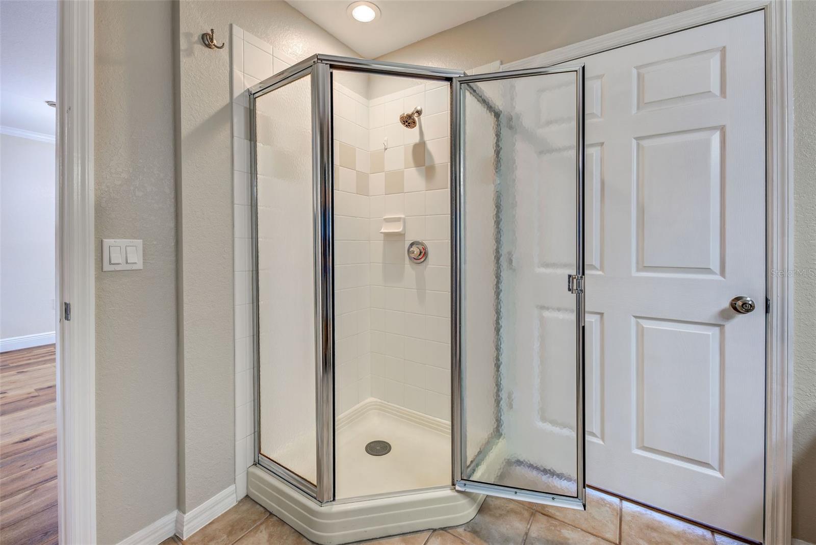 Image 37 of 49 For 5501 Rosehill Road 202