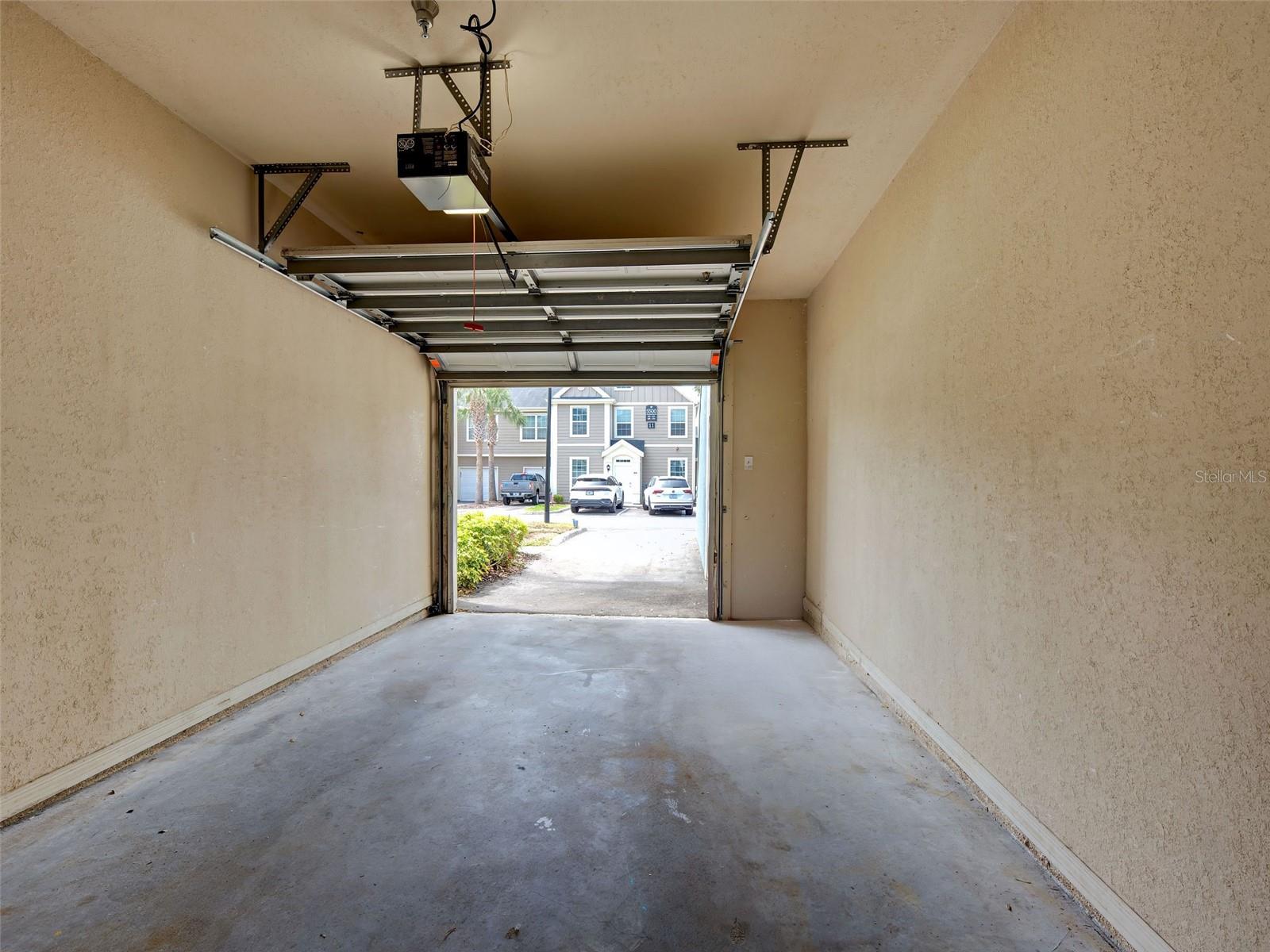 Image 40 of 49 For 5501 Rosehill Road 202