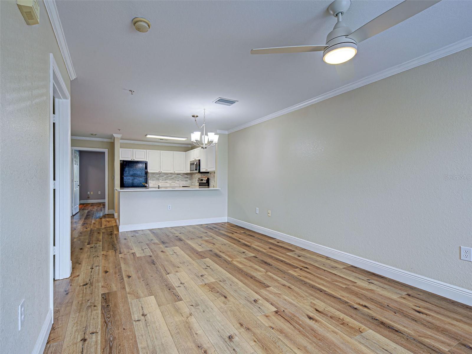 Image 6 of 49 For 5501 Rosehill Road 202
