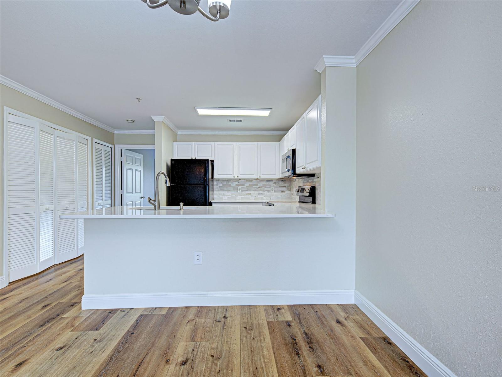 Image 8 of 49 For 5501 Rosehill Road 202