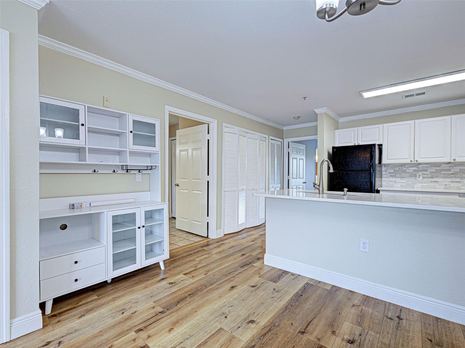 Image 9 of 49 For 5501 Rosehill Road 202