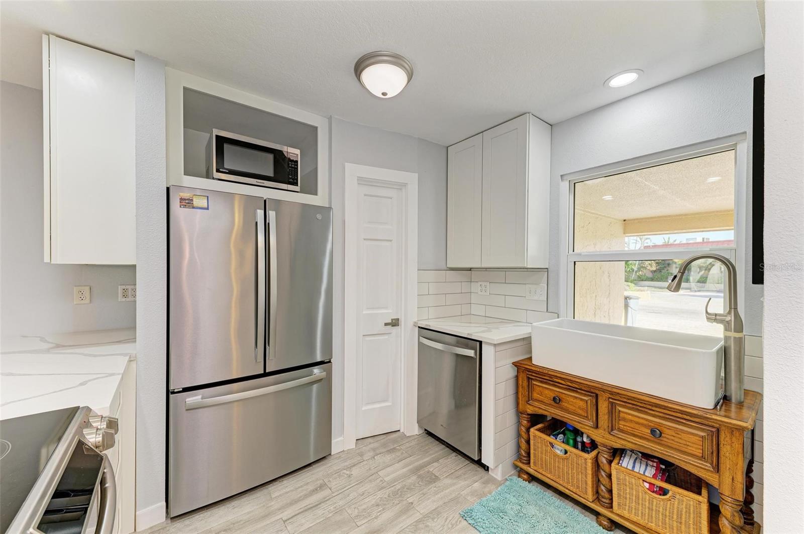 Image 17 of 77 For 9409 Catalina Drive