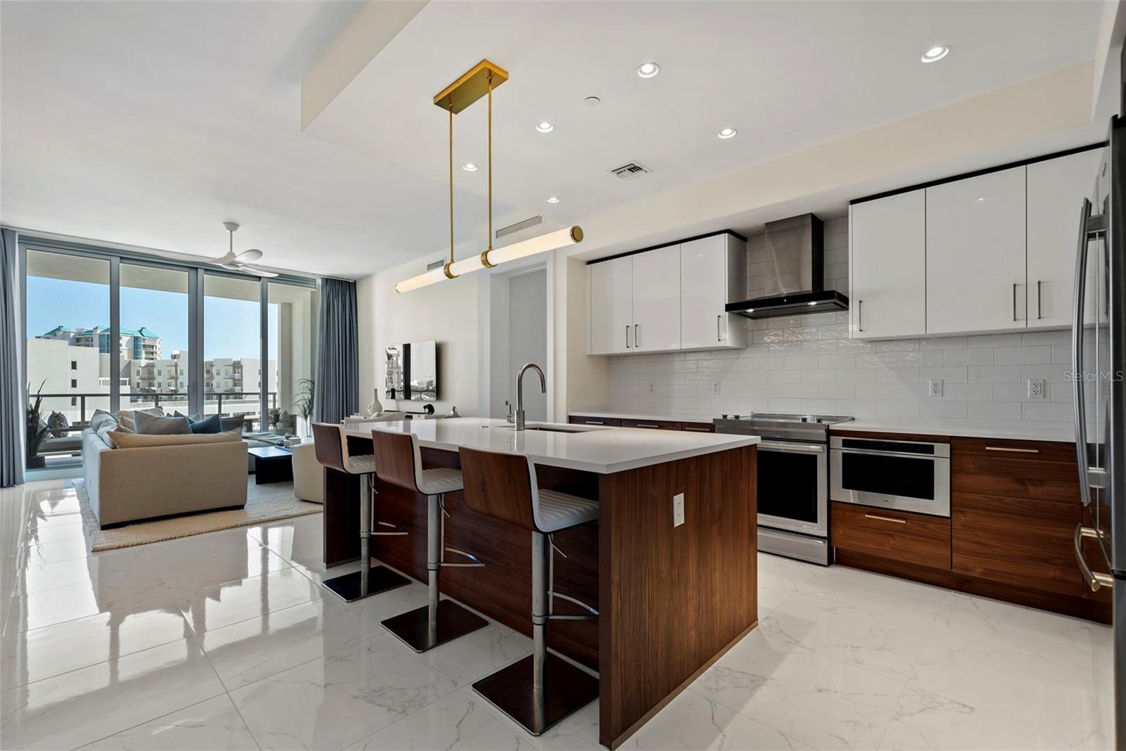 Image 4 of 81 For 111 Pineapple Avenue 813