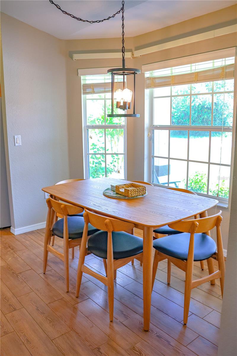 Image 12 of 30 For 421 Londrina Drive