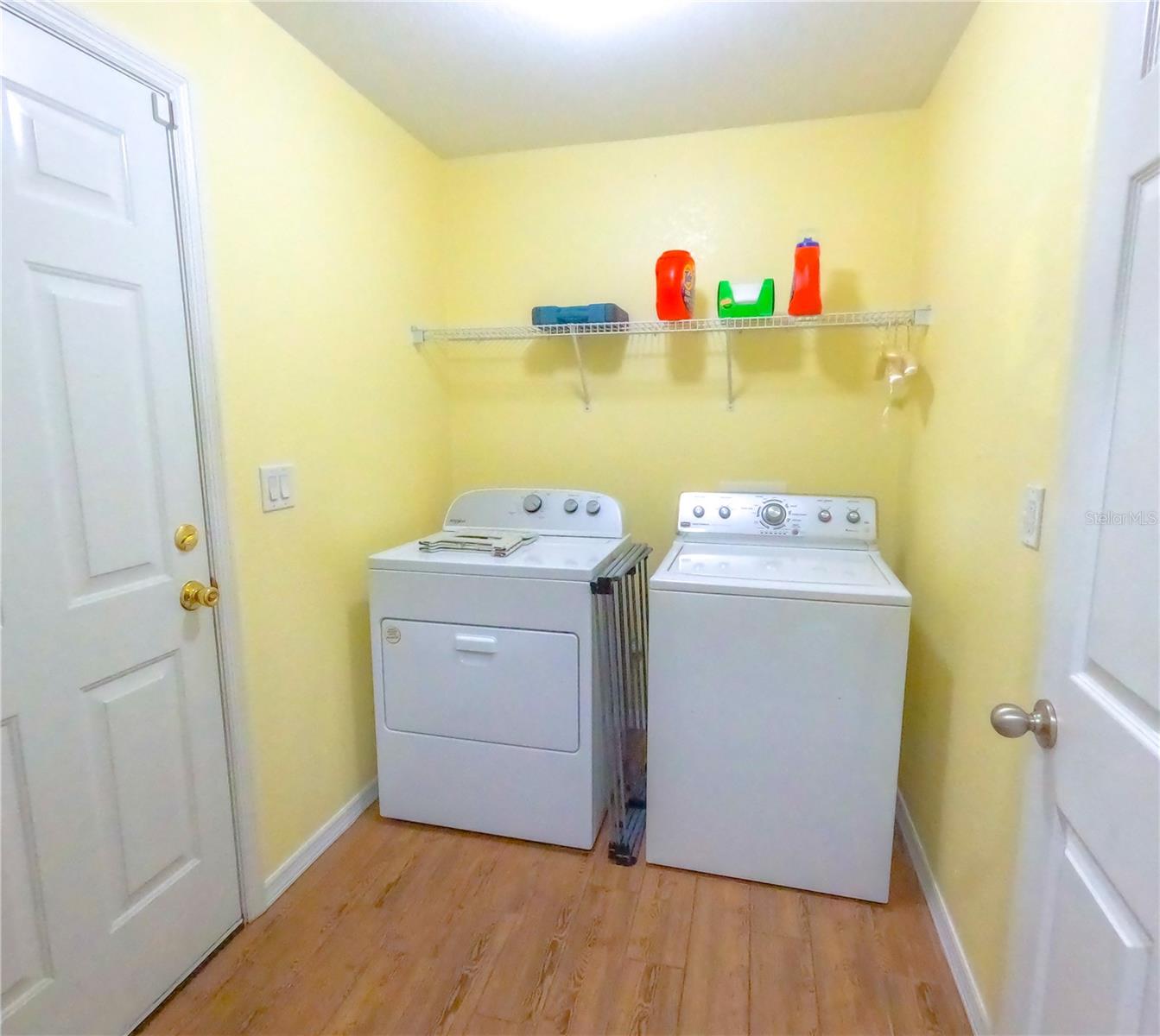 Image 13 of 30 For 421 Londrina Drive