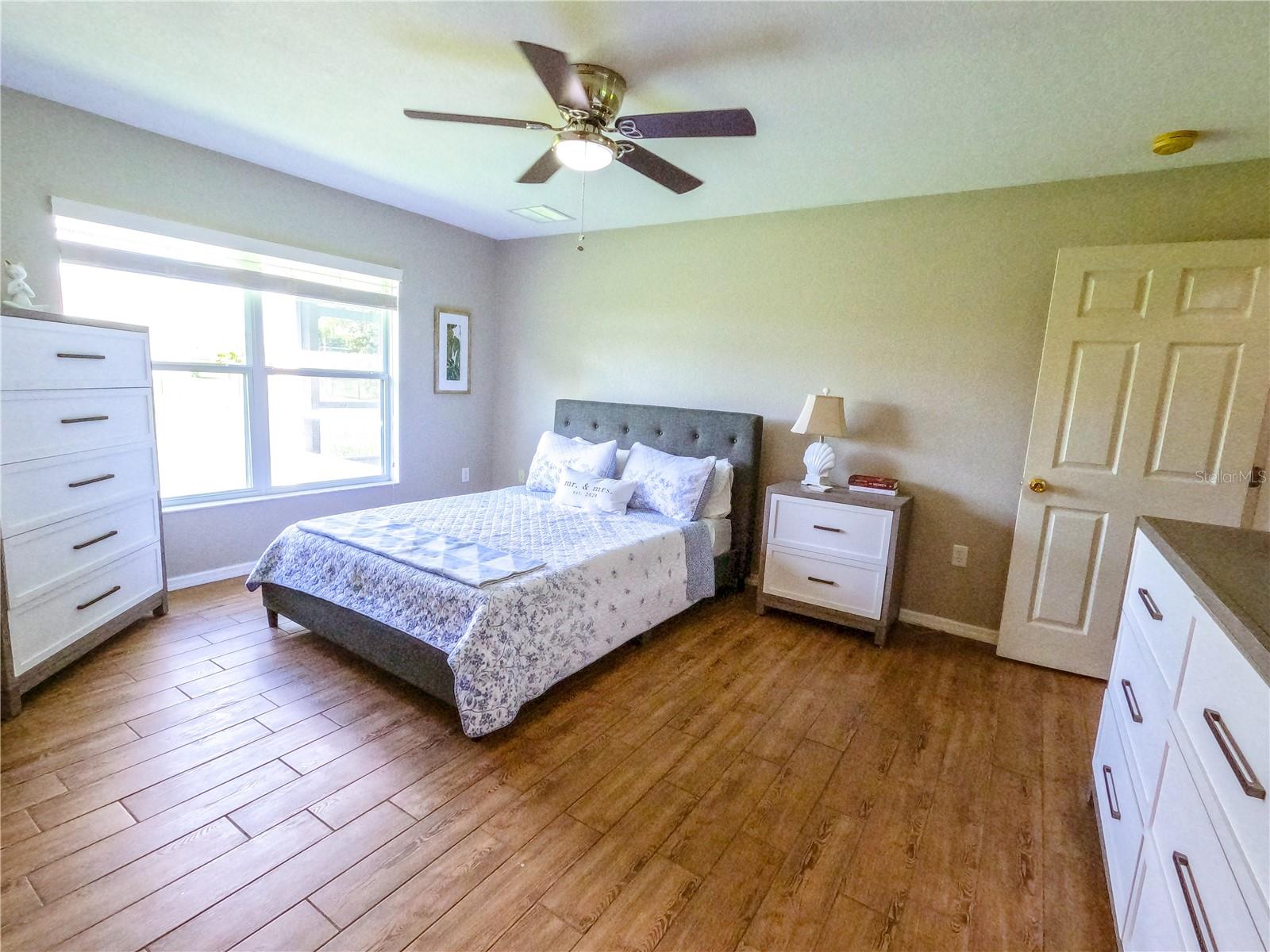 Image 14 of 30 For 421 Londrina Drive