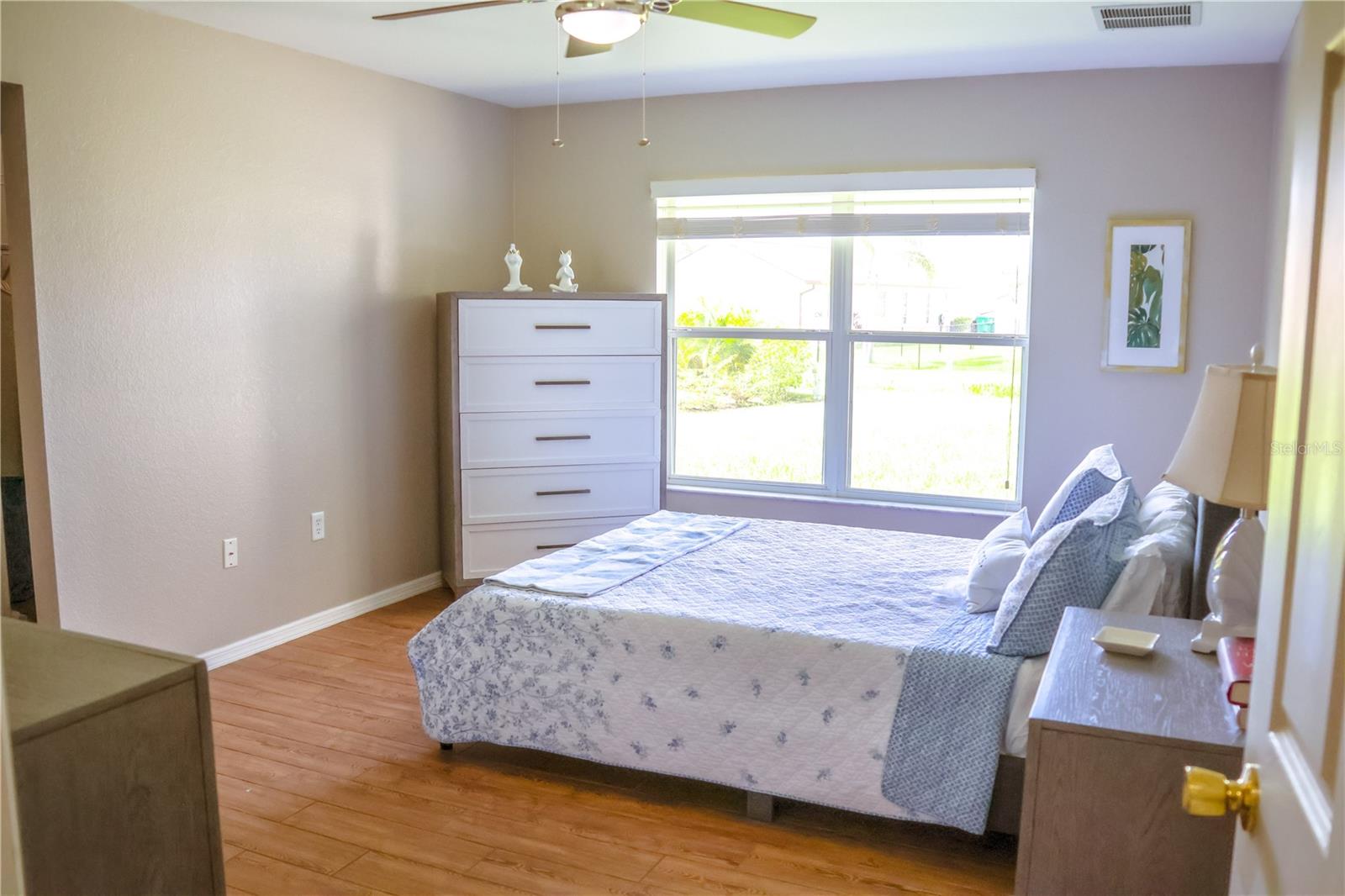Image 16 of 30 For 421 Londrina Drive