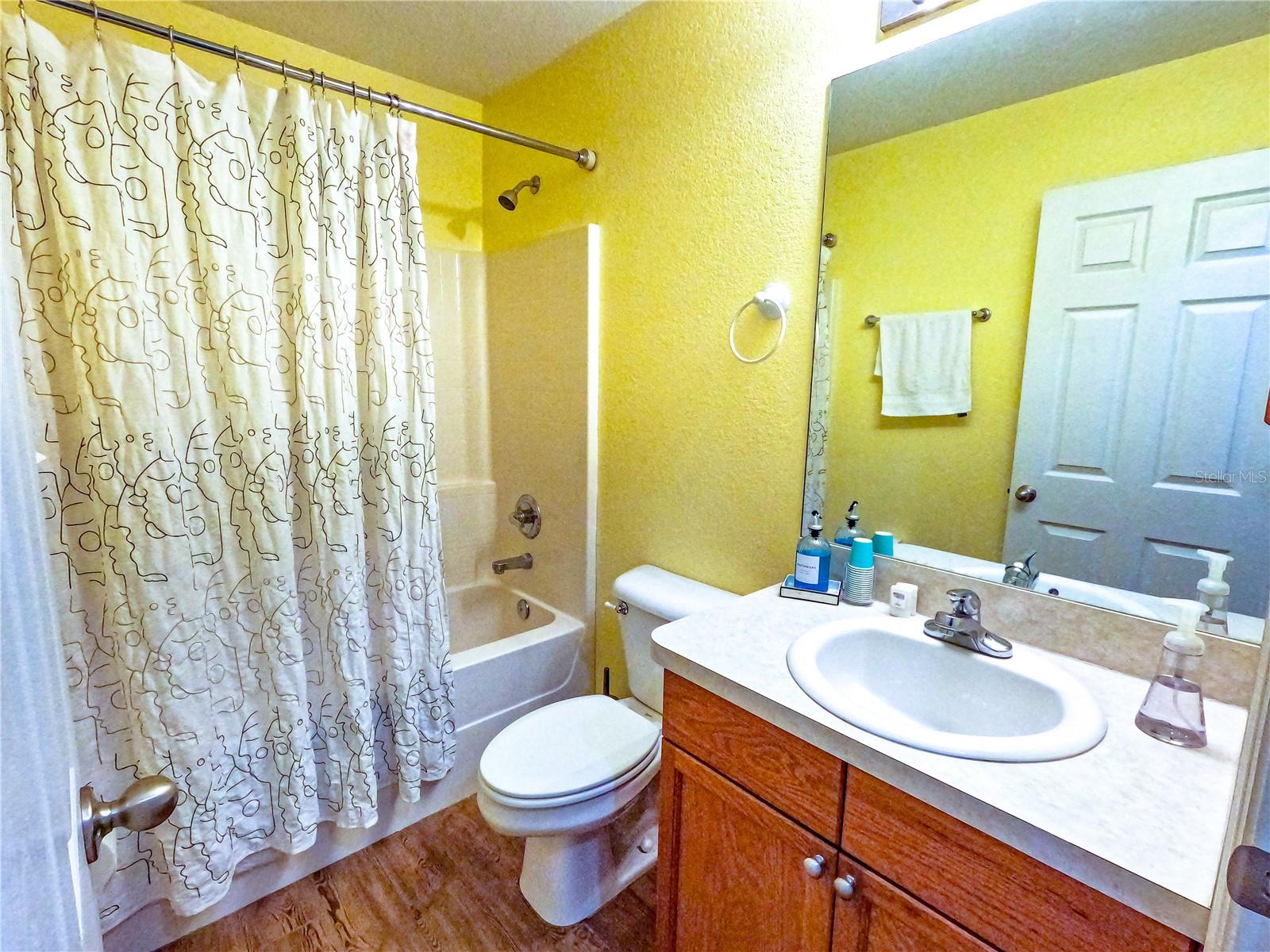 Image 18 of 30 For 421 Londrina Drive