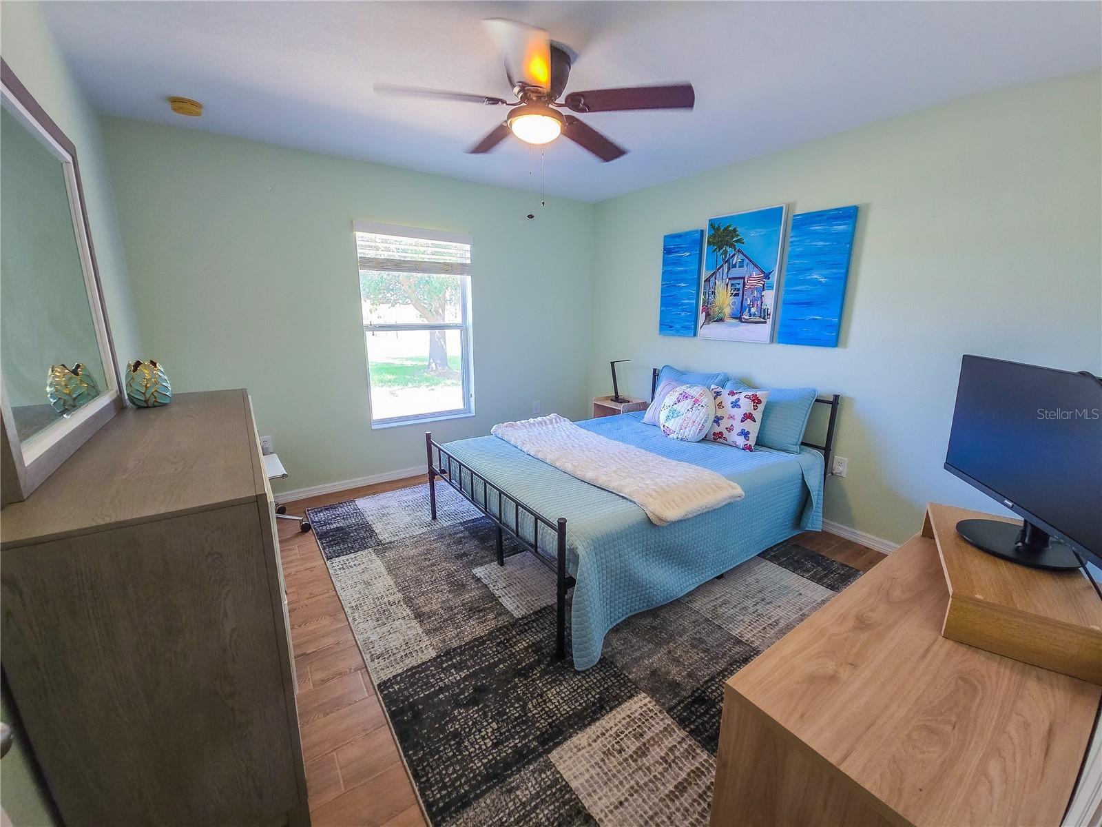 Image 23 of 30 For 421 Londrina Drive