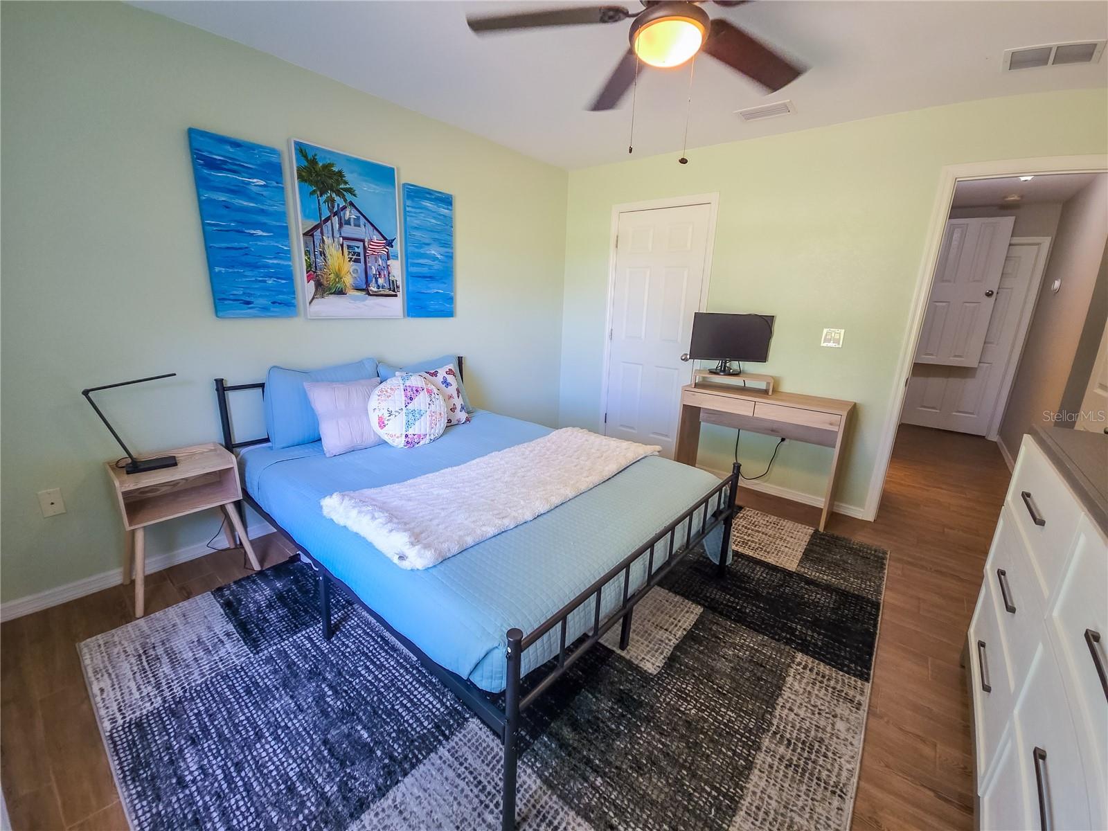 Image 24 of 30 For 421 Londrina Drive