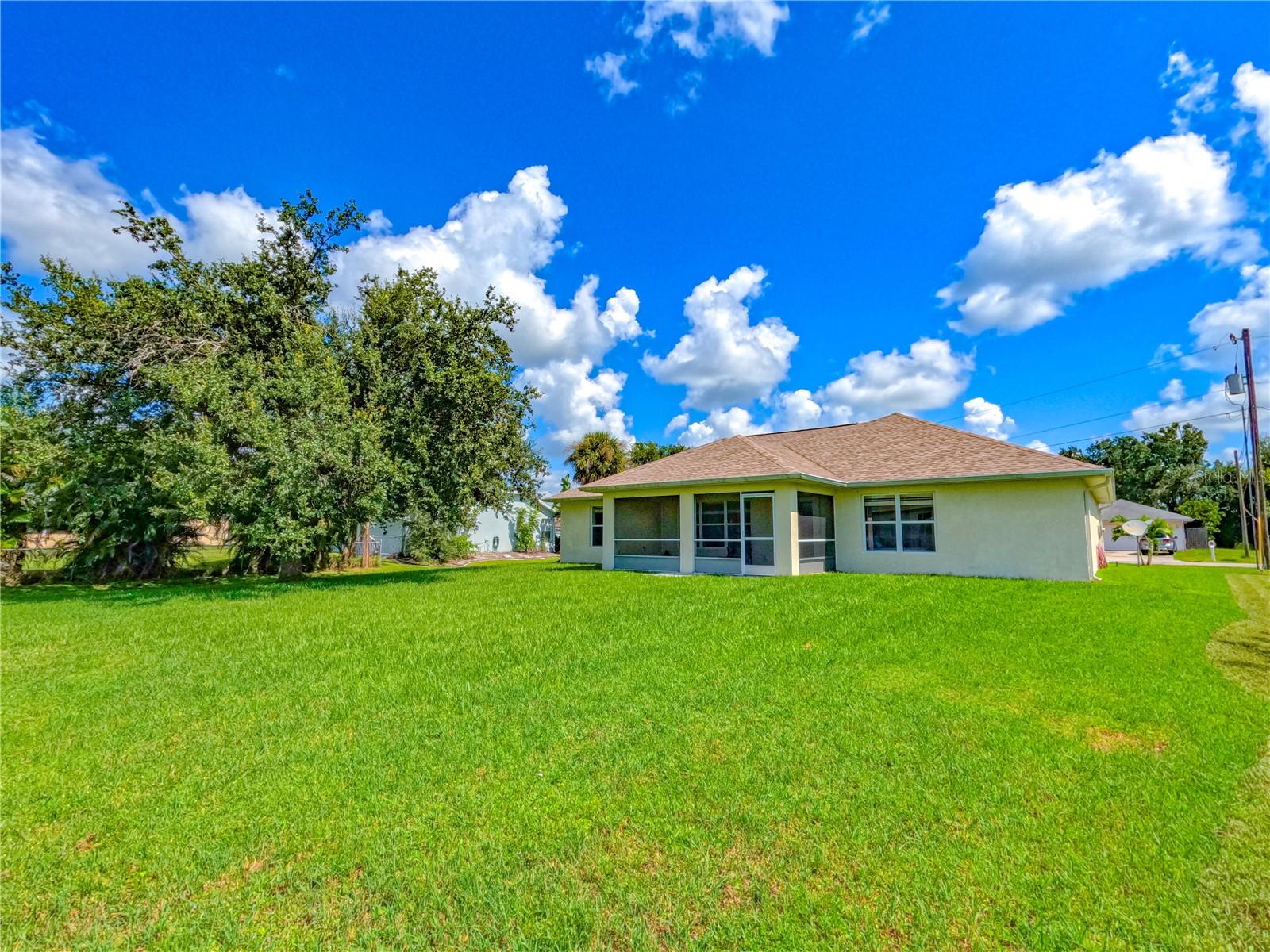 Image 27 of 30 For 421 Londrina Drive