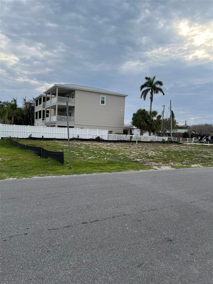 Image 4 of 28 For 6406 Holmes Boulevard