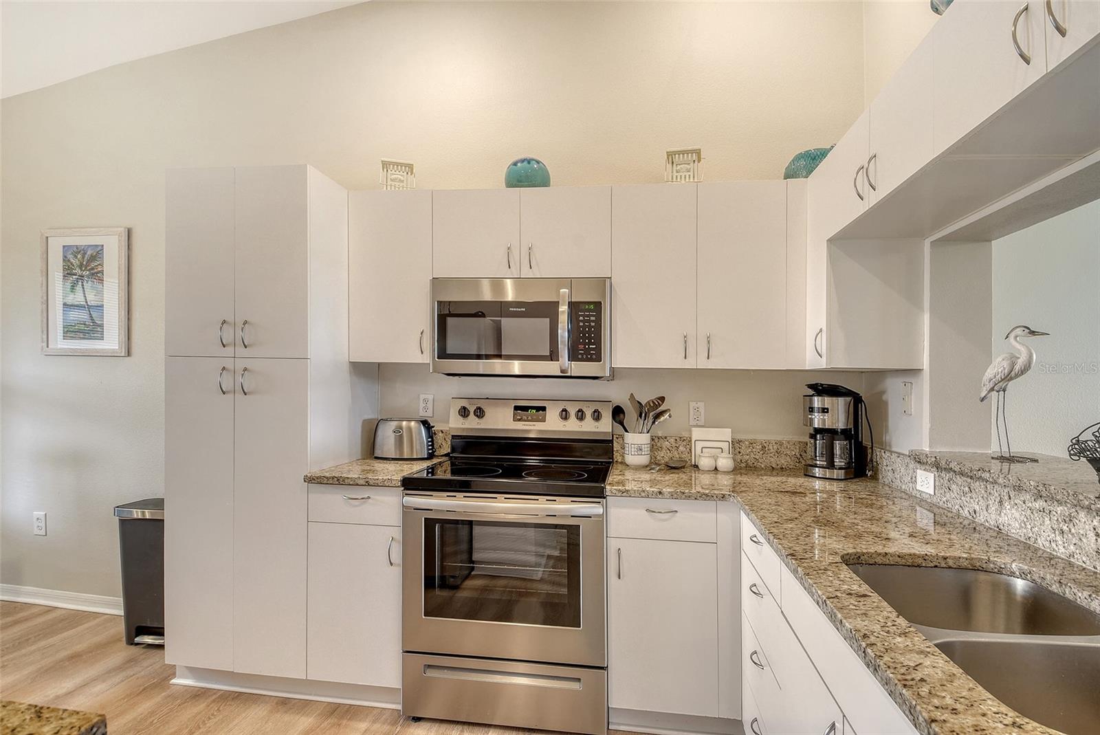 Image 11 of 48 For 9620 Club South Circle 5304