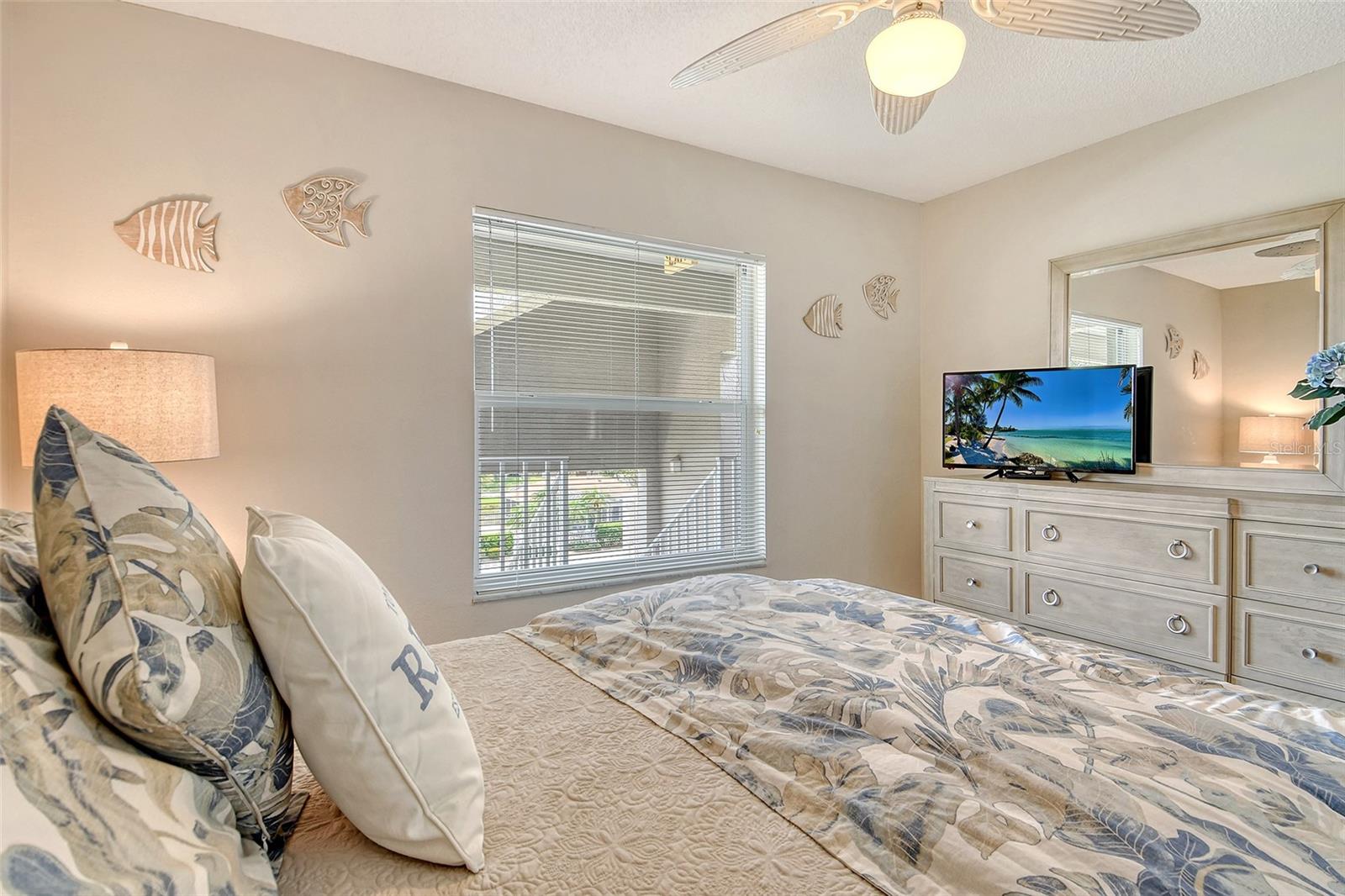 Image 17 of 48 For 9620 Club South Circle 5304