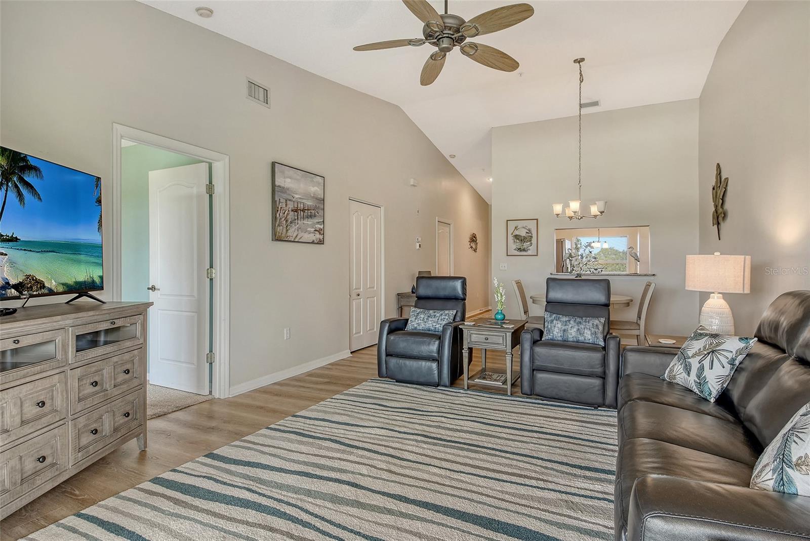 Image 5 of 48 For 9620 Club South Circle 5304