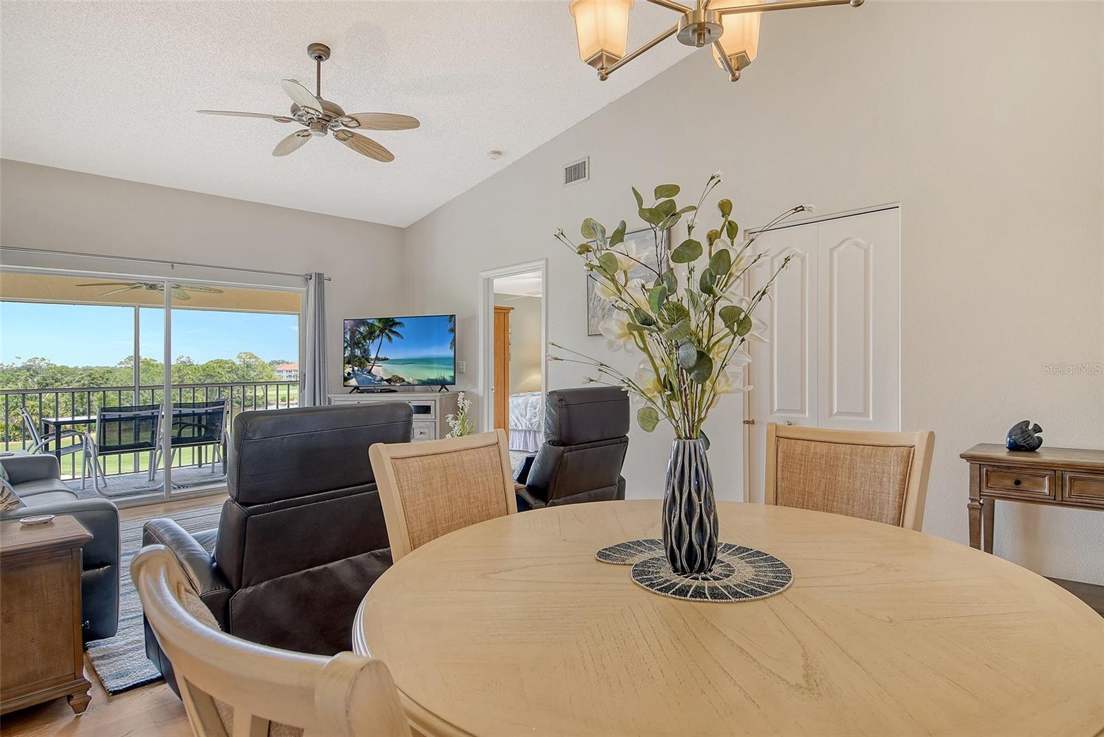 Image 6 of 48 For 9620 Club South Circle 5304