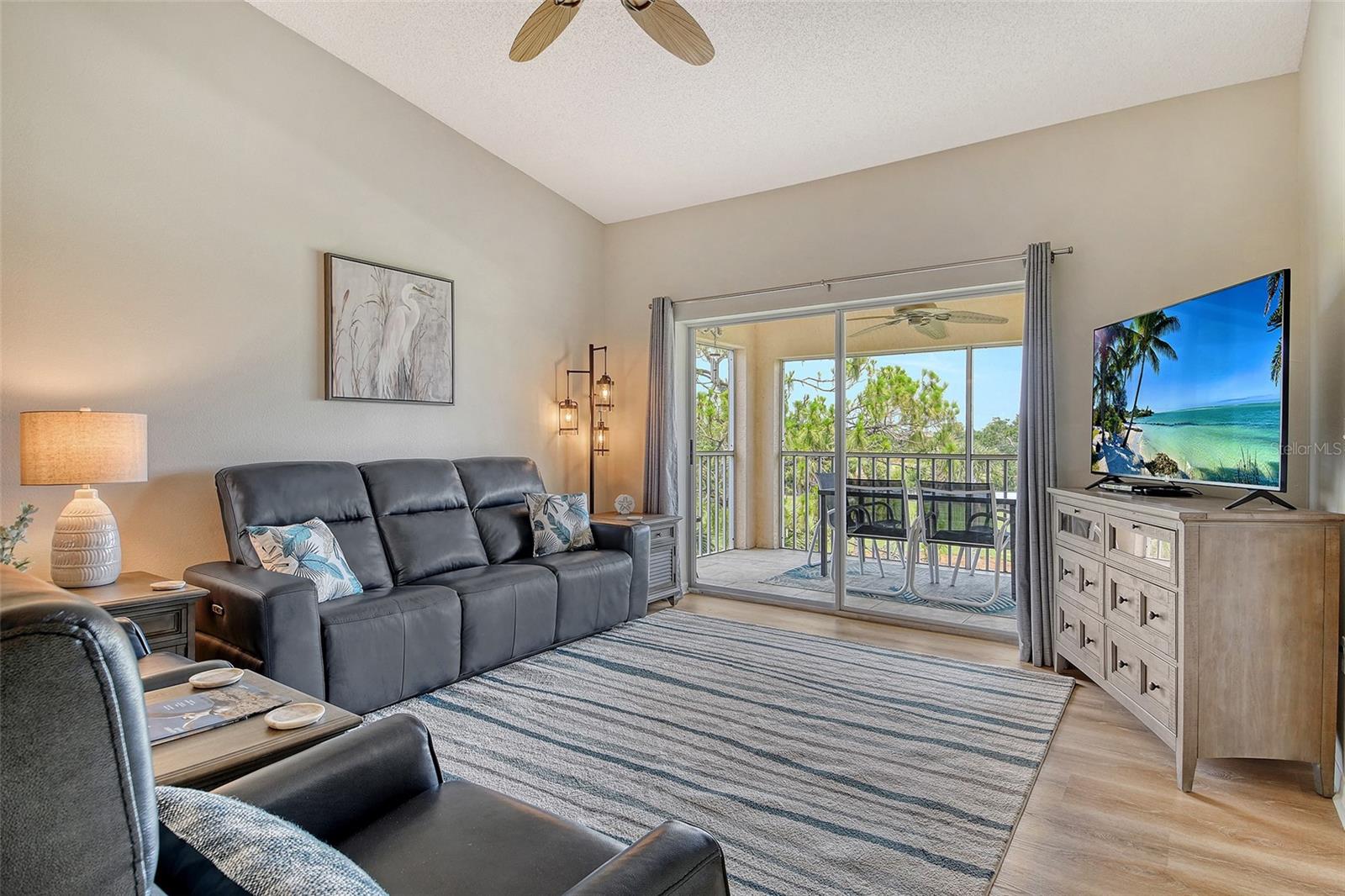 Image 8 of 48 For 9620 Club South Circle 5304