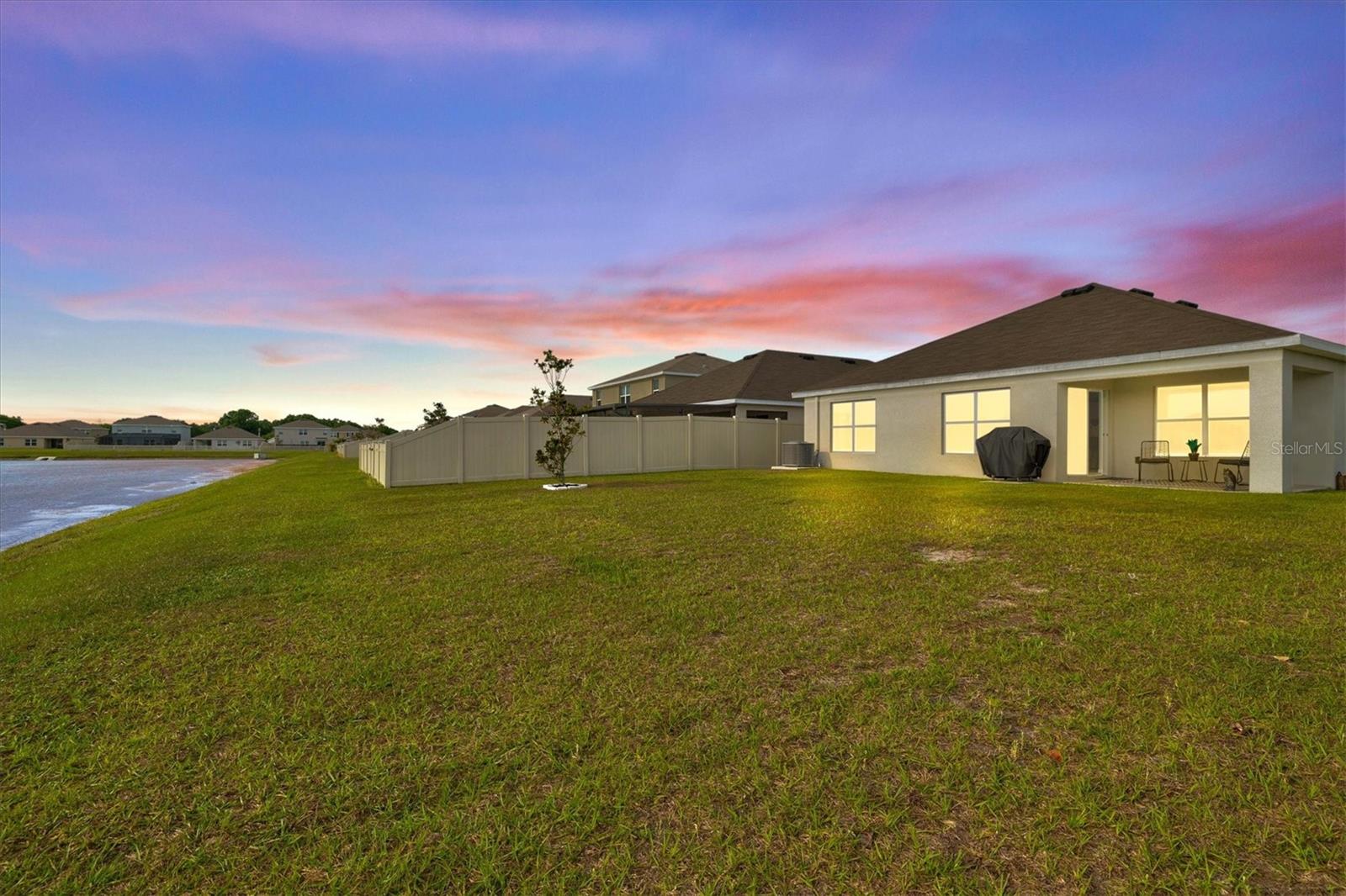 Image 21 of 27 For 16746 Parker River Street