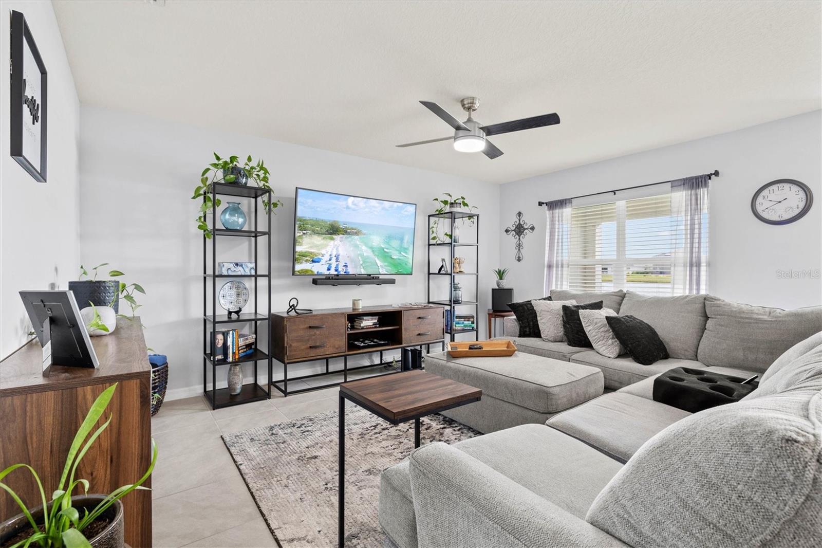 Image 5 of 27 For 16746 Parker River Street