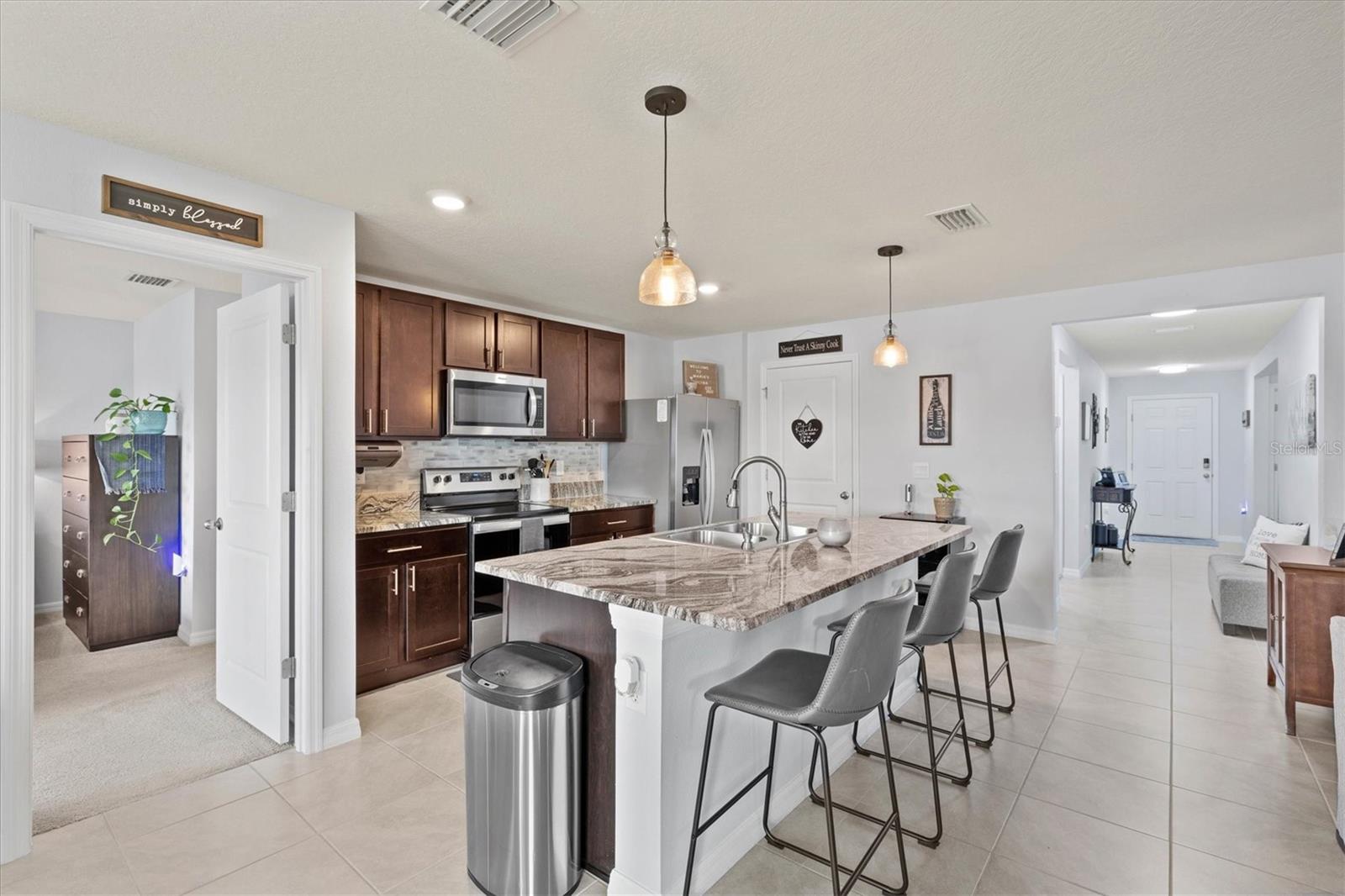 Image 7 of 27 For 16746 Parker River Street