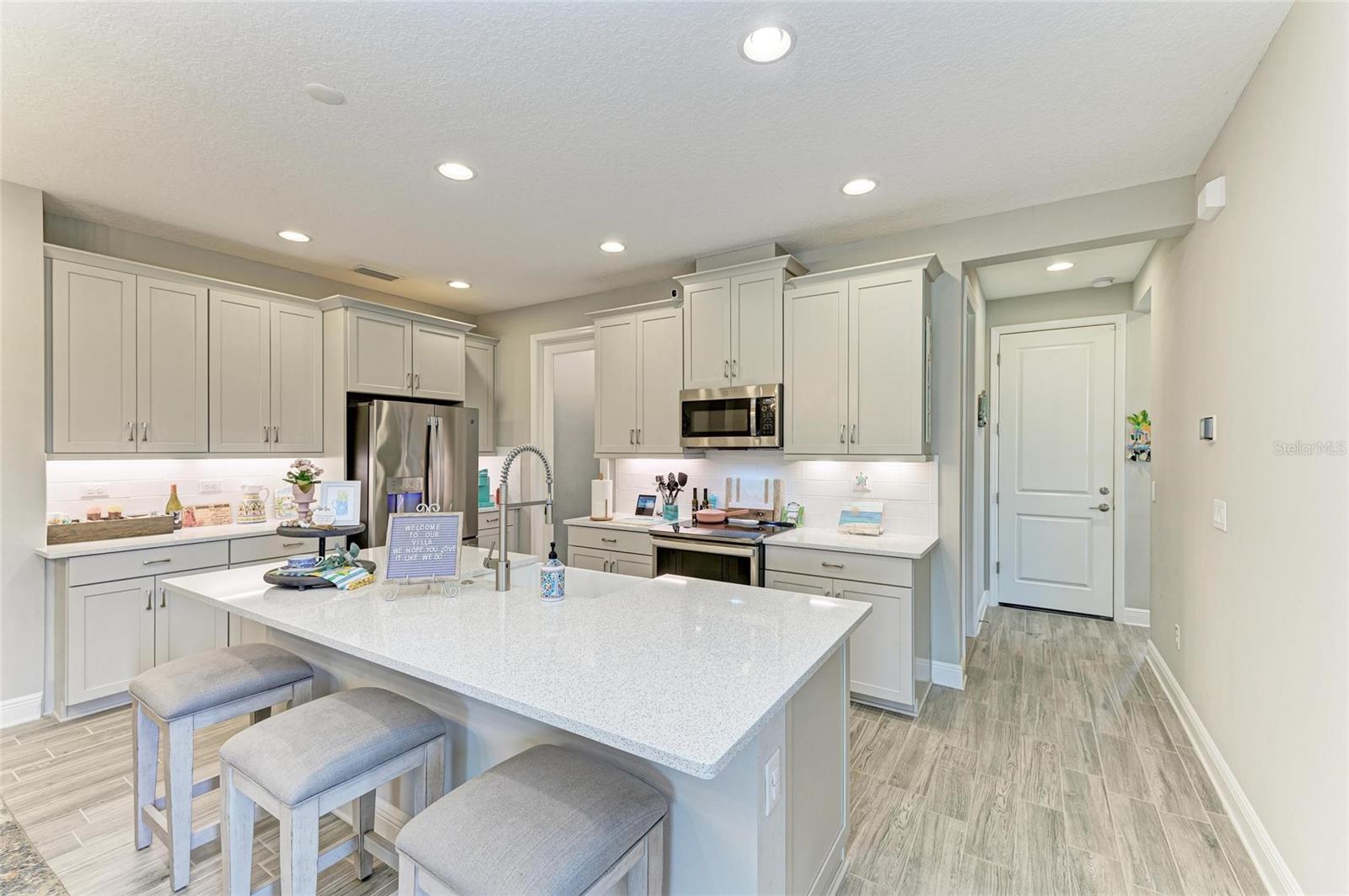 Image 14 of 43 For 6094 Amberly Drive