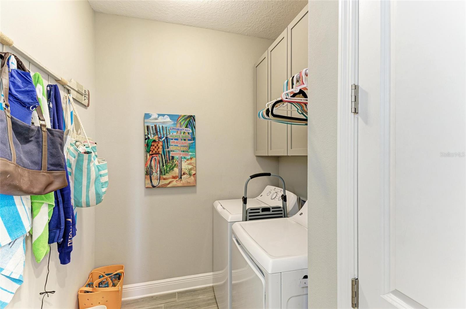 Image 33 of 43 For 6094 Amberly Drive