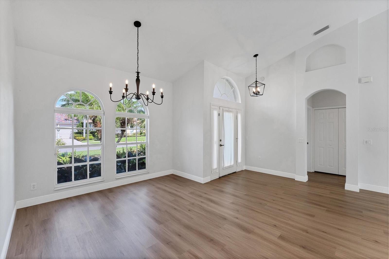 Image 11 of 30 For 6832 Bay Hill Drive
