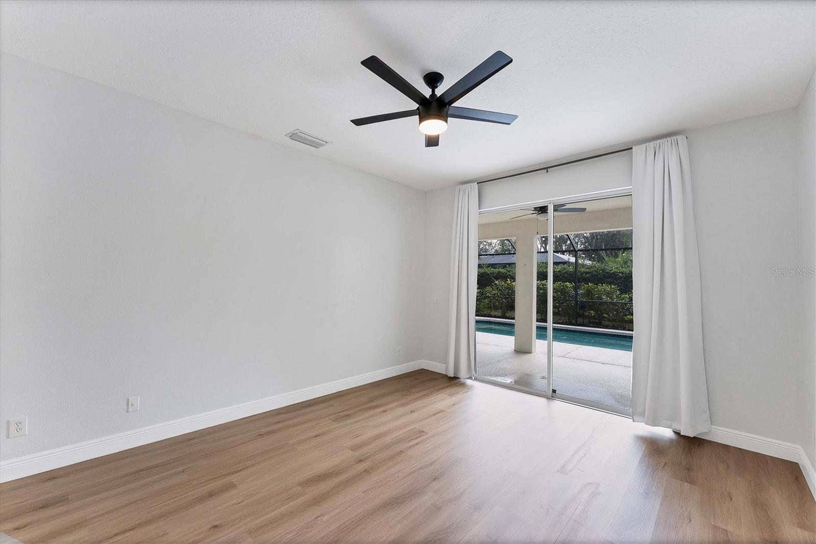 Image 13 of 30 For 6832 Bay Hill Drive
