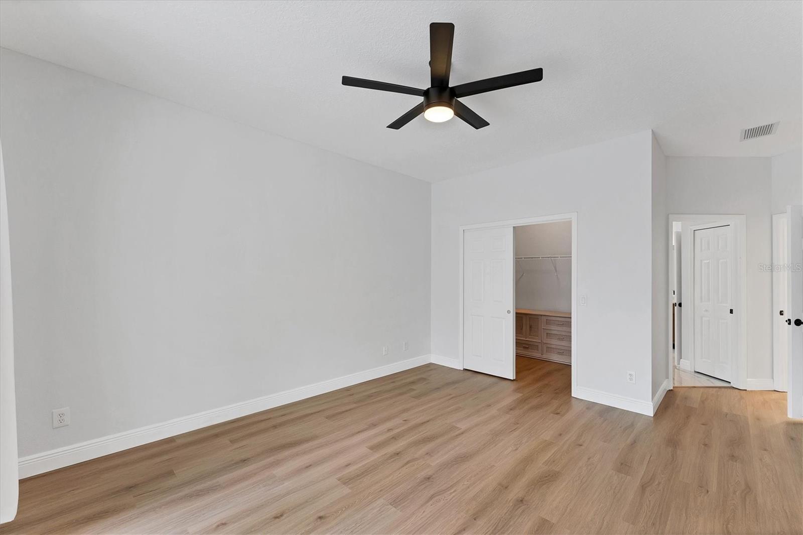 Image 14 of 30 For 6832 Bay Hill Drive