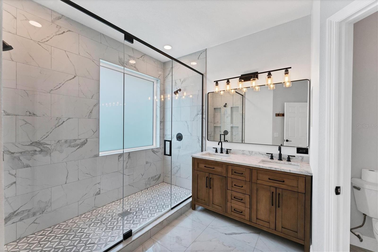 Image 15 of 30 For 6832 Bay Hill Drive