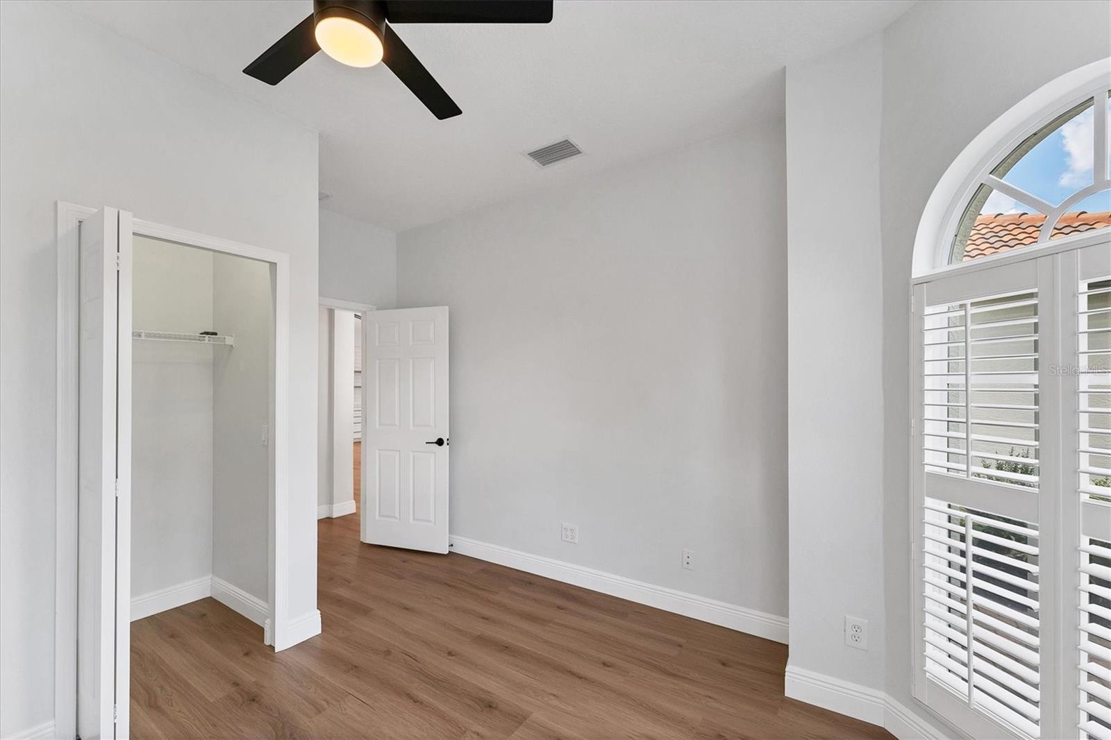 Image 19 of 30 For 6832 Bay Hill Drive