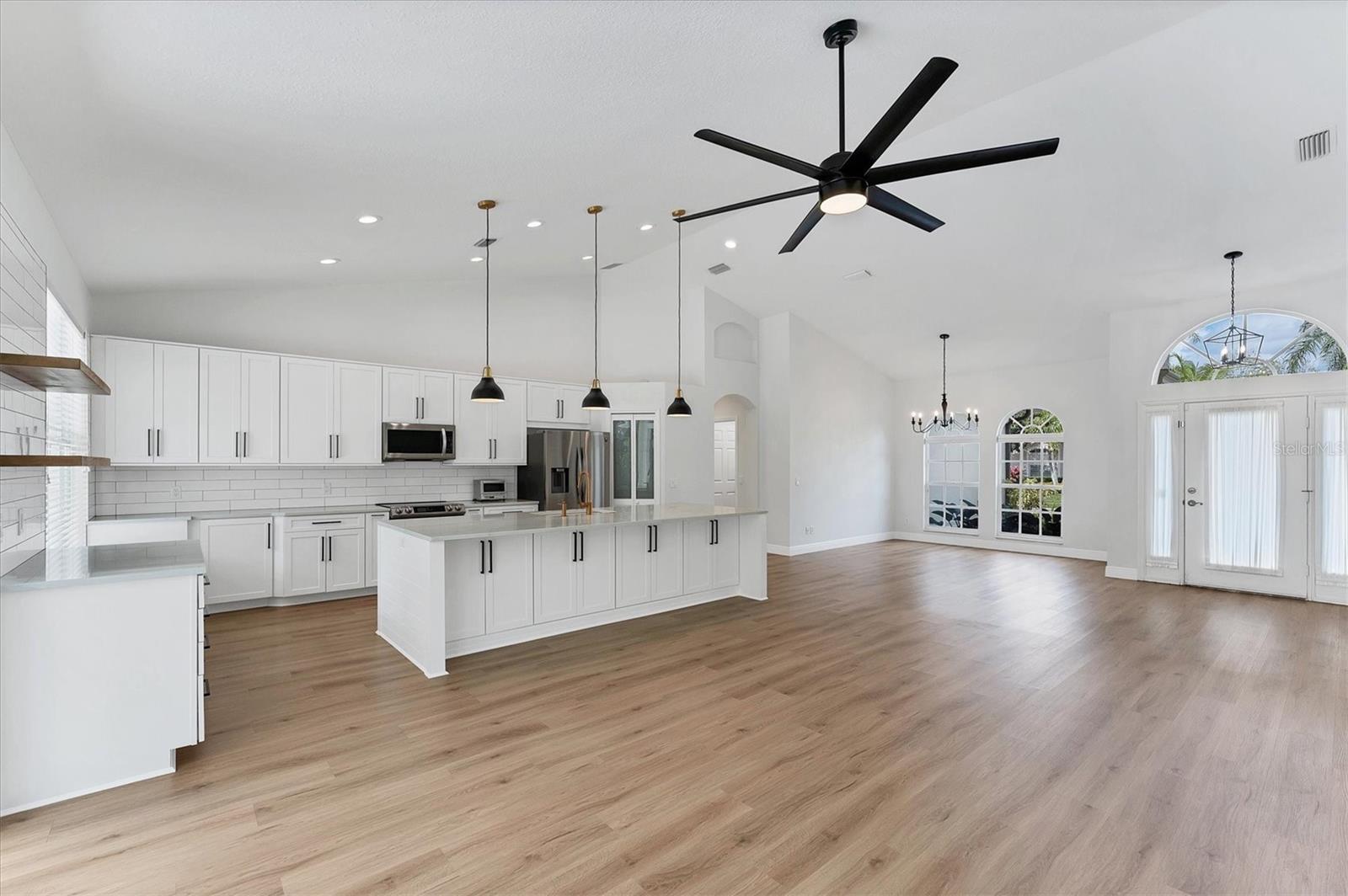 Image 6 of 30 For 6832 Bay Hill Drive