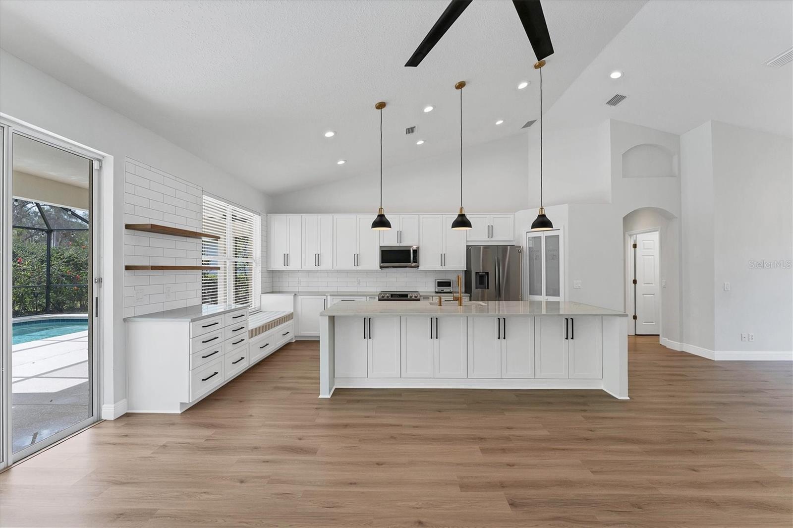 Image 7 of 30 For 6832 Bay Hill Drive