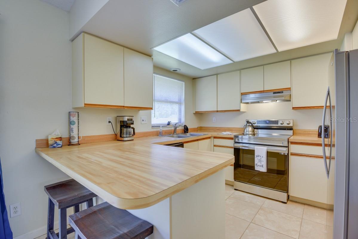 Listing photo id 8 for 5530 21st Street Court E