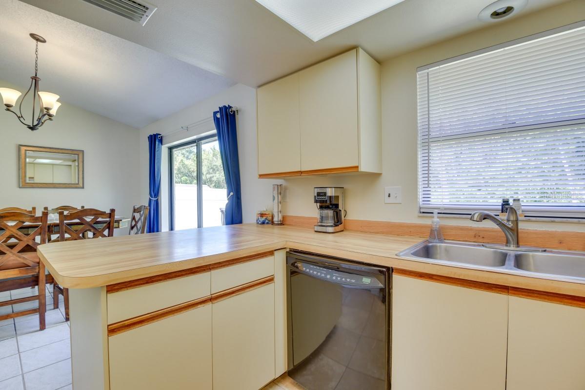 Listing photo id 10 for 5530 21st Street Court E