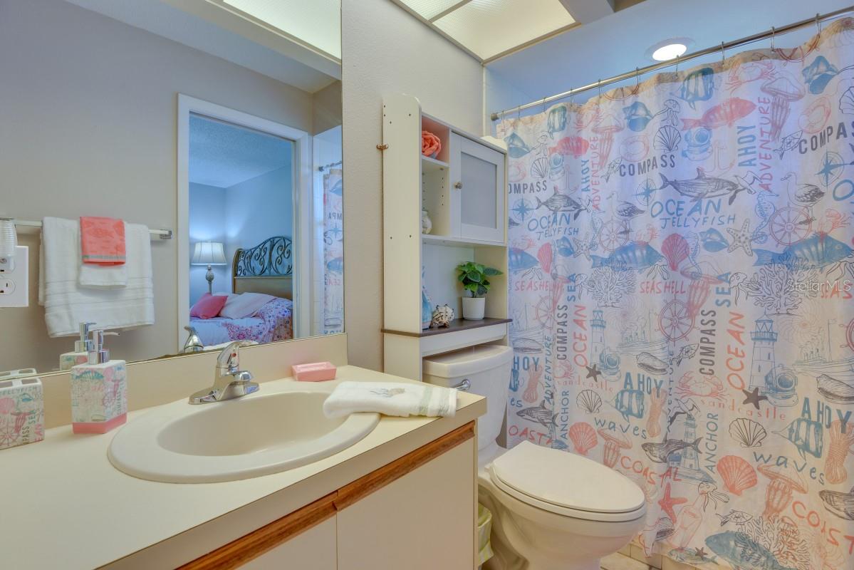 Listing photo id 14 for 5530 21st Street Court E