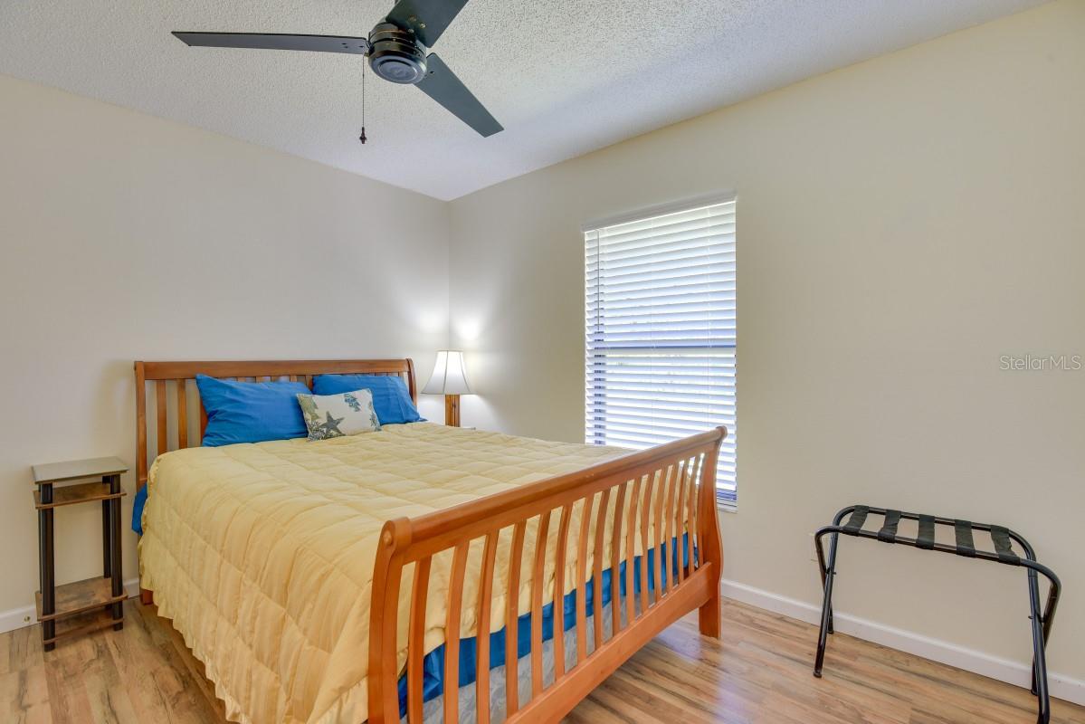 Listing photo id 16 for 5530 21st Street Court E