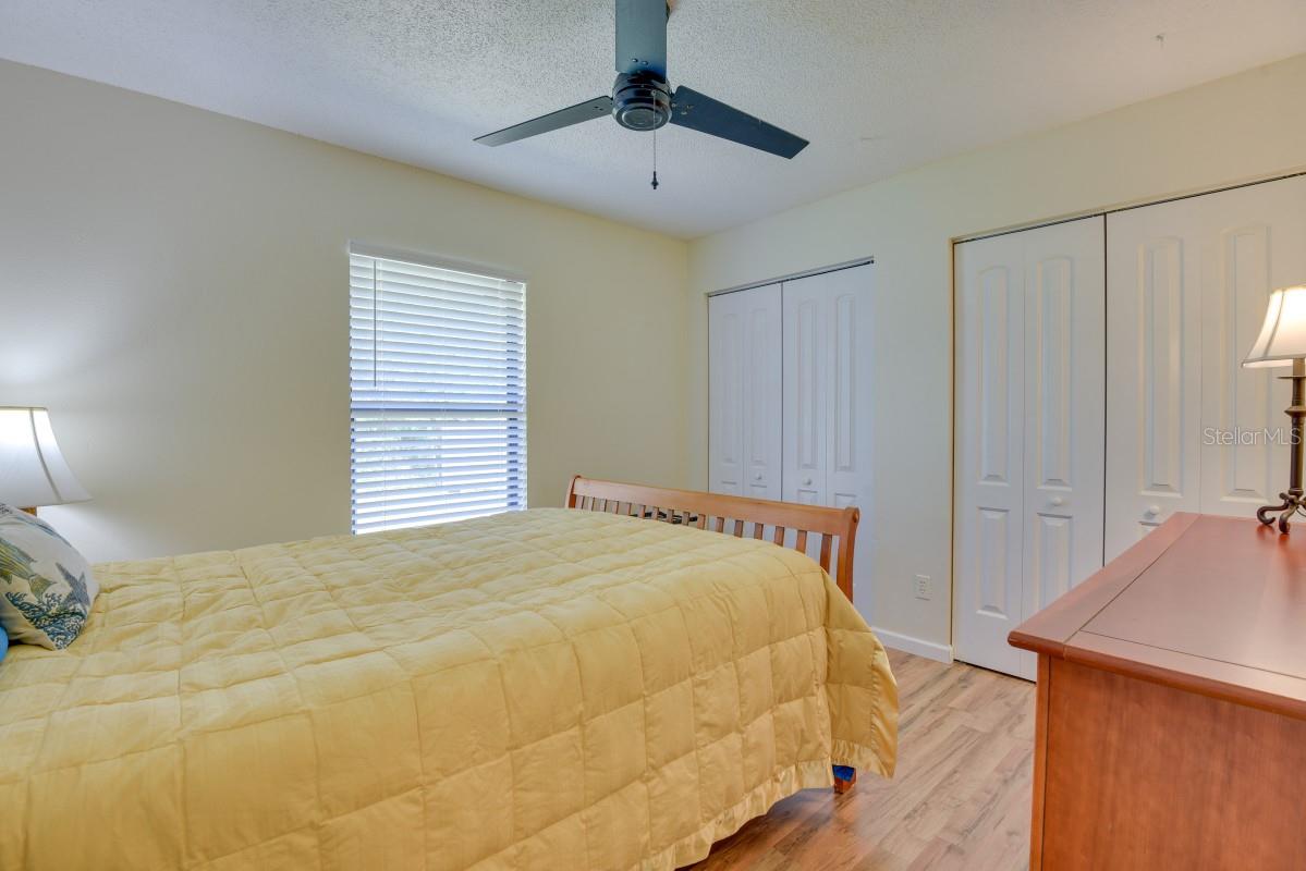 Listing photo id 17 for 5530 21st Street Court E