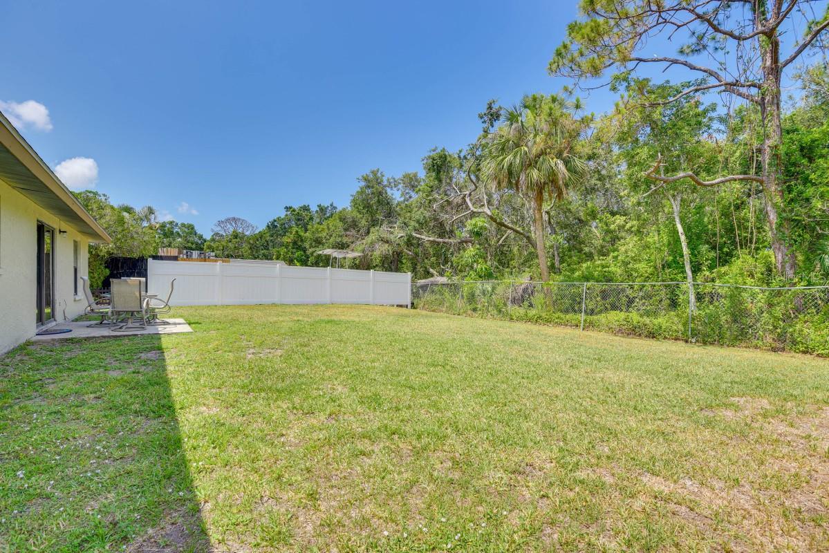 Listing photo id 0 for 5530 21st Street Court E