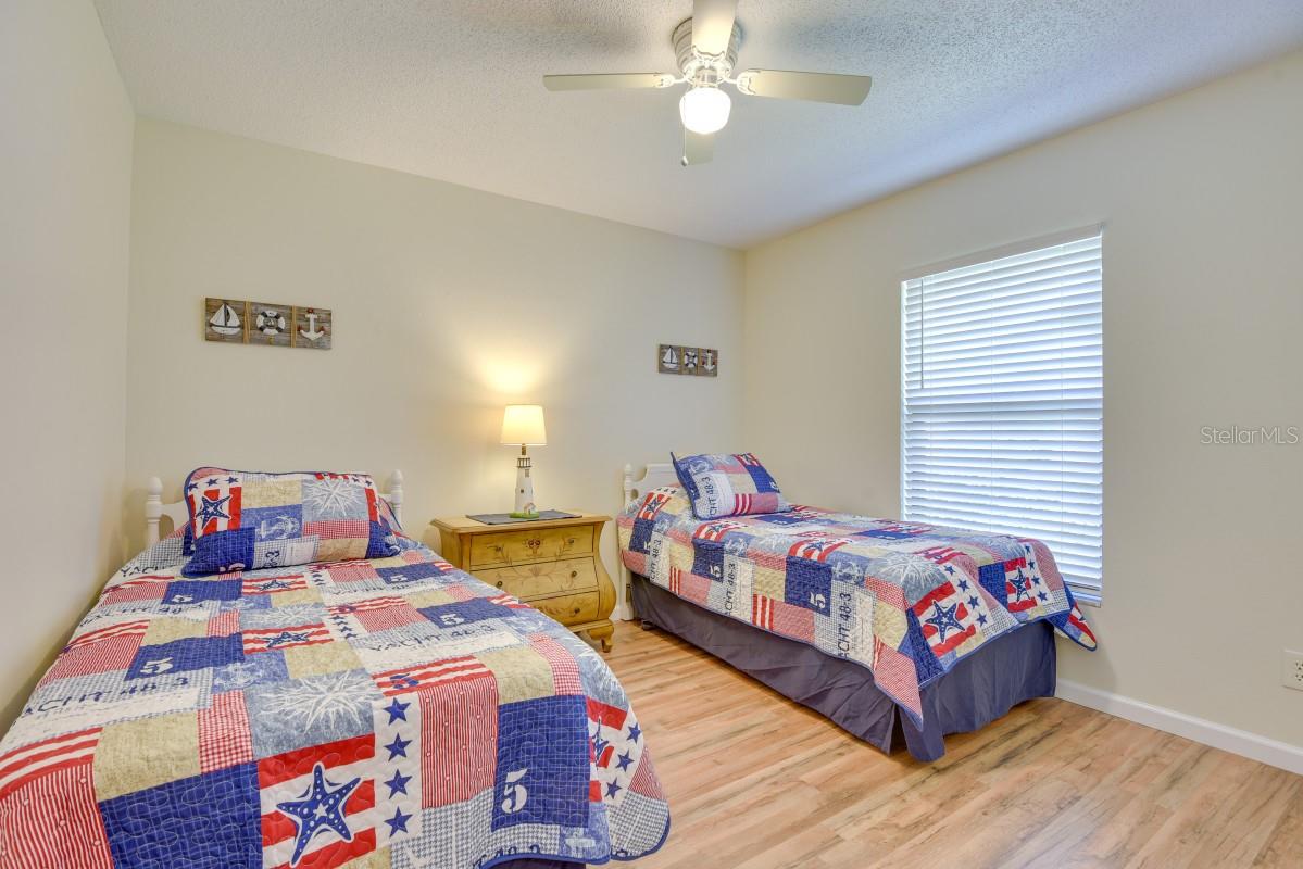 Listing photo id 19 for 5530 21st Street Court E