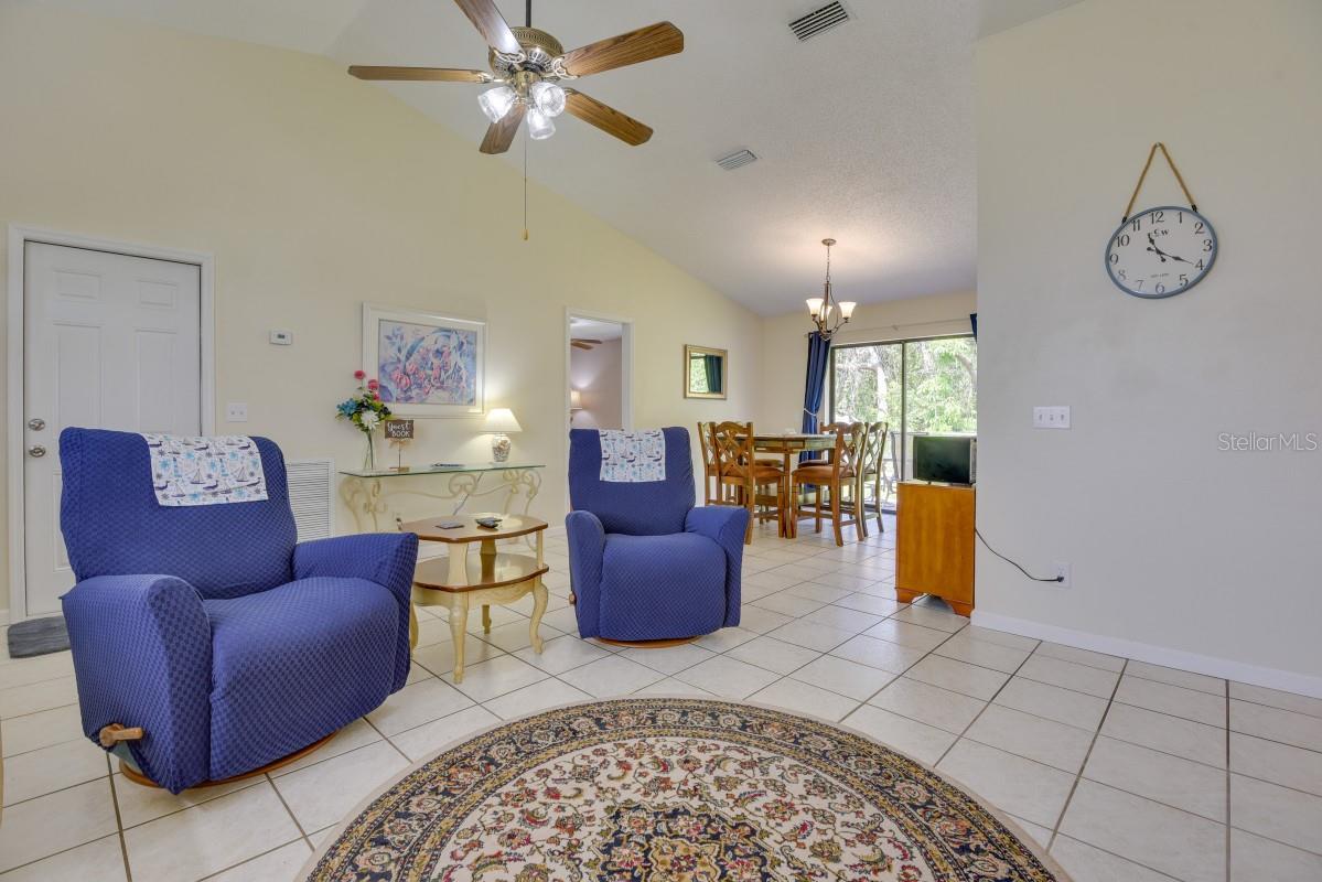 Listing photo id 3 for 5530 21st Street Court E