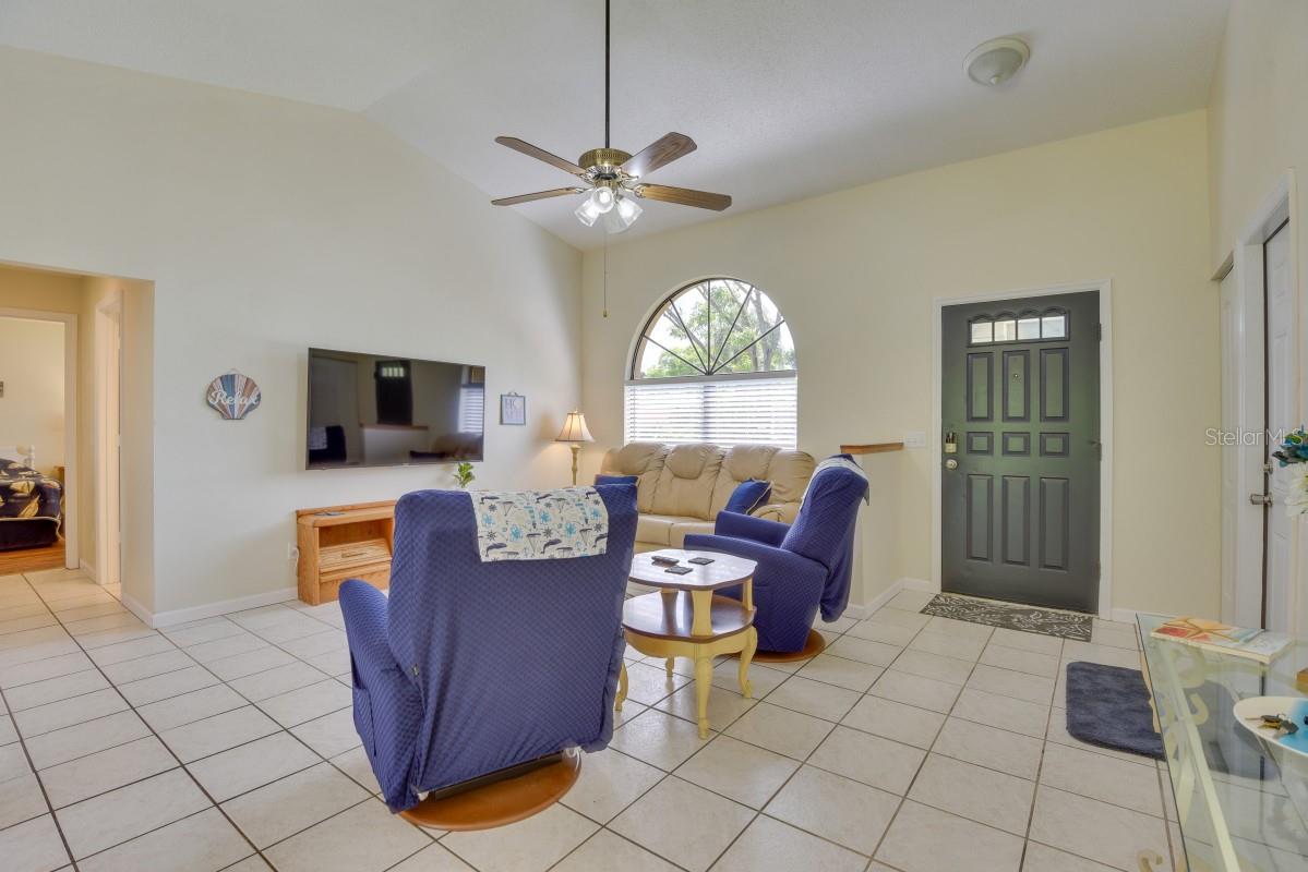 Listing photo id 4 for 5530 21st Street Court E
