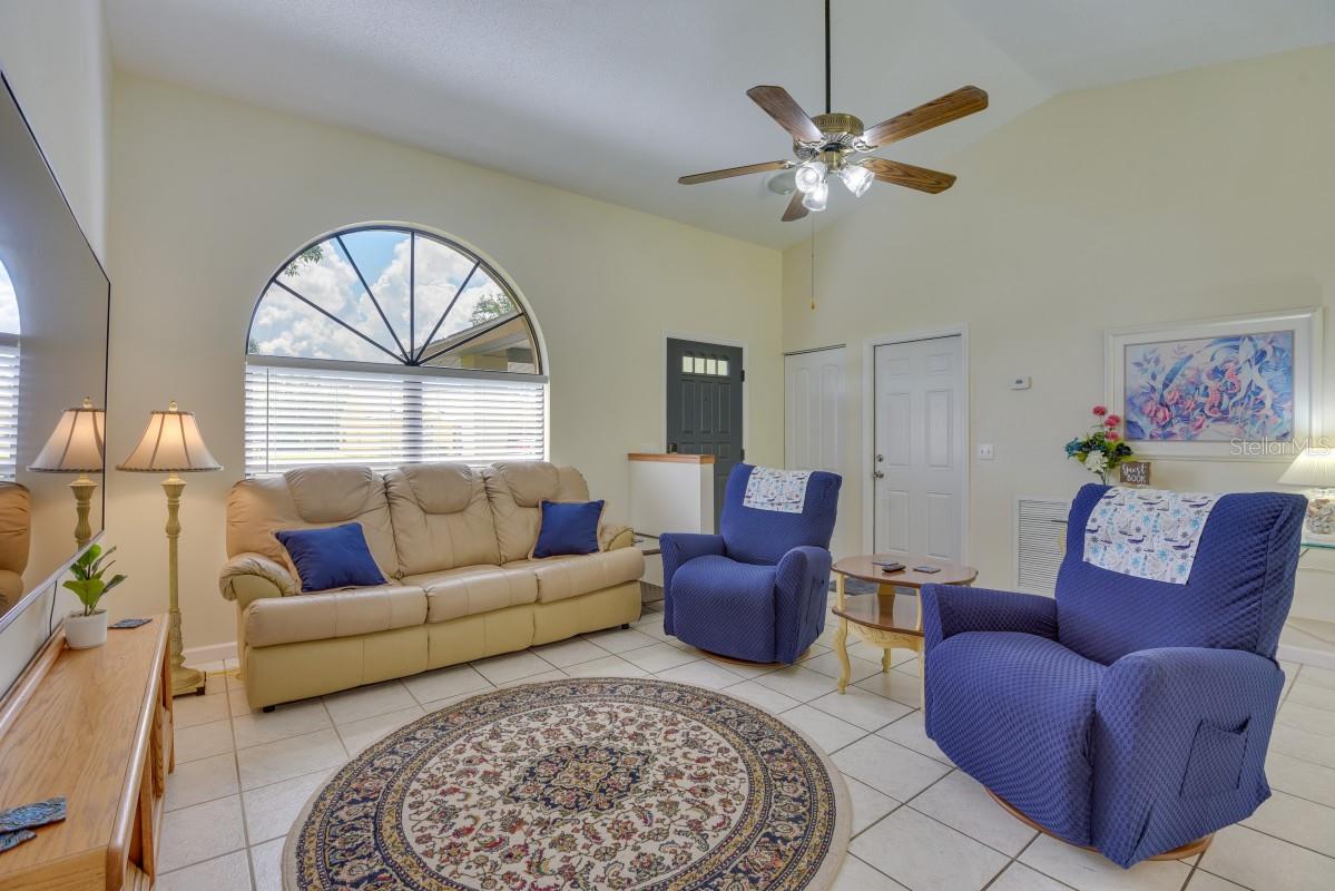 Listing photo id 5 for 5530 21st Street Court E