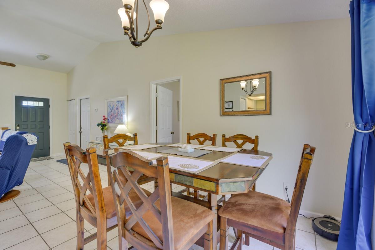 Listing photo id 7 for 5530 21st Street Court E