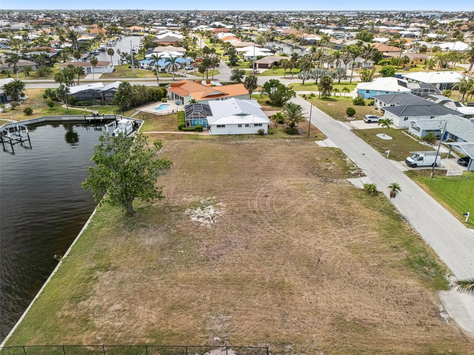 Image 16 of 25 For 174 Crescent Drive
